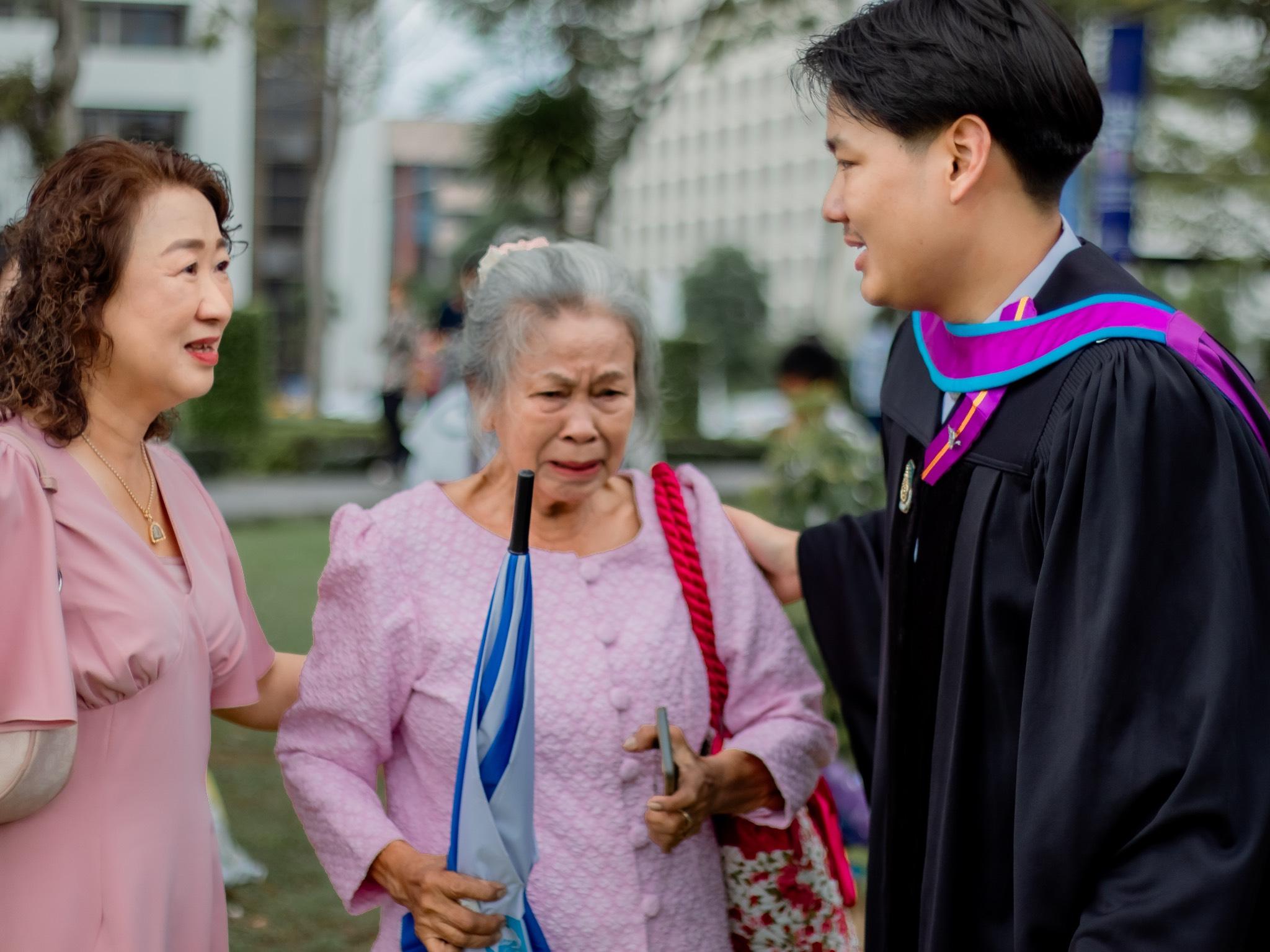 ผลงานรับปริญญา มหาวิทยาลัยสงขลานครินทร์ โดย ช่างภาพขี้โม้ ภาพที่ 4