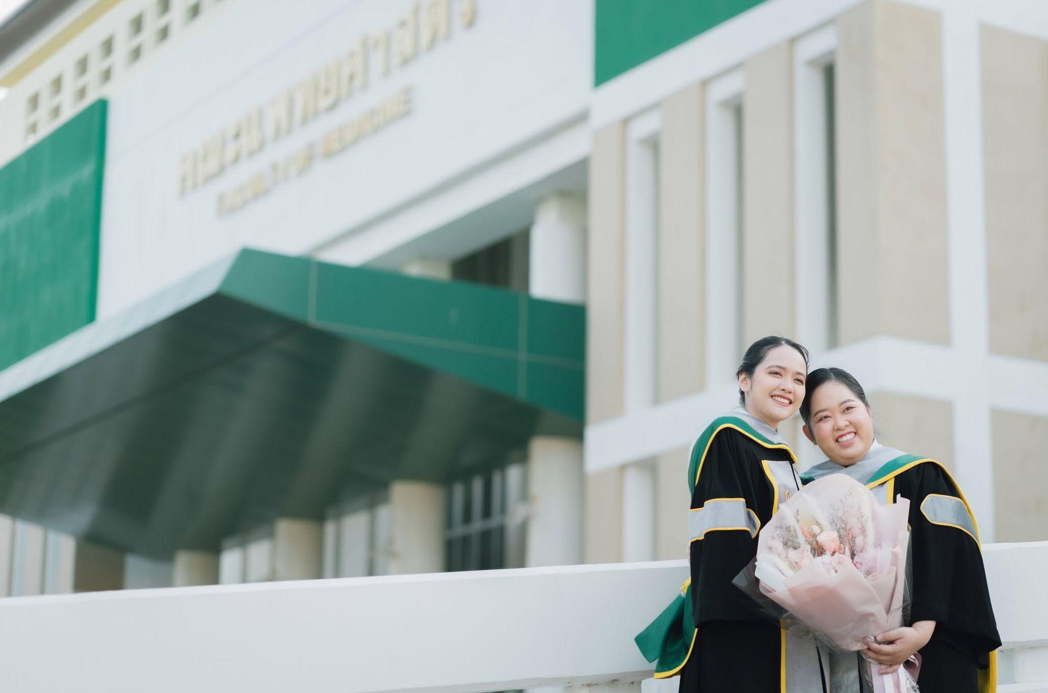 ผลงานรับปริญญา มหาวิทยาลัยมหาสารคาม โดย bankkiphoto ภาพที่ 3