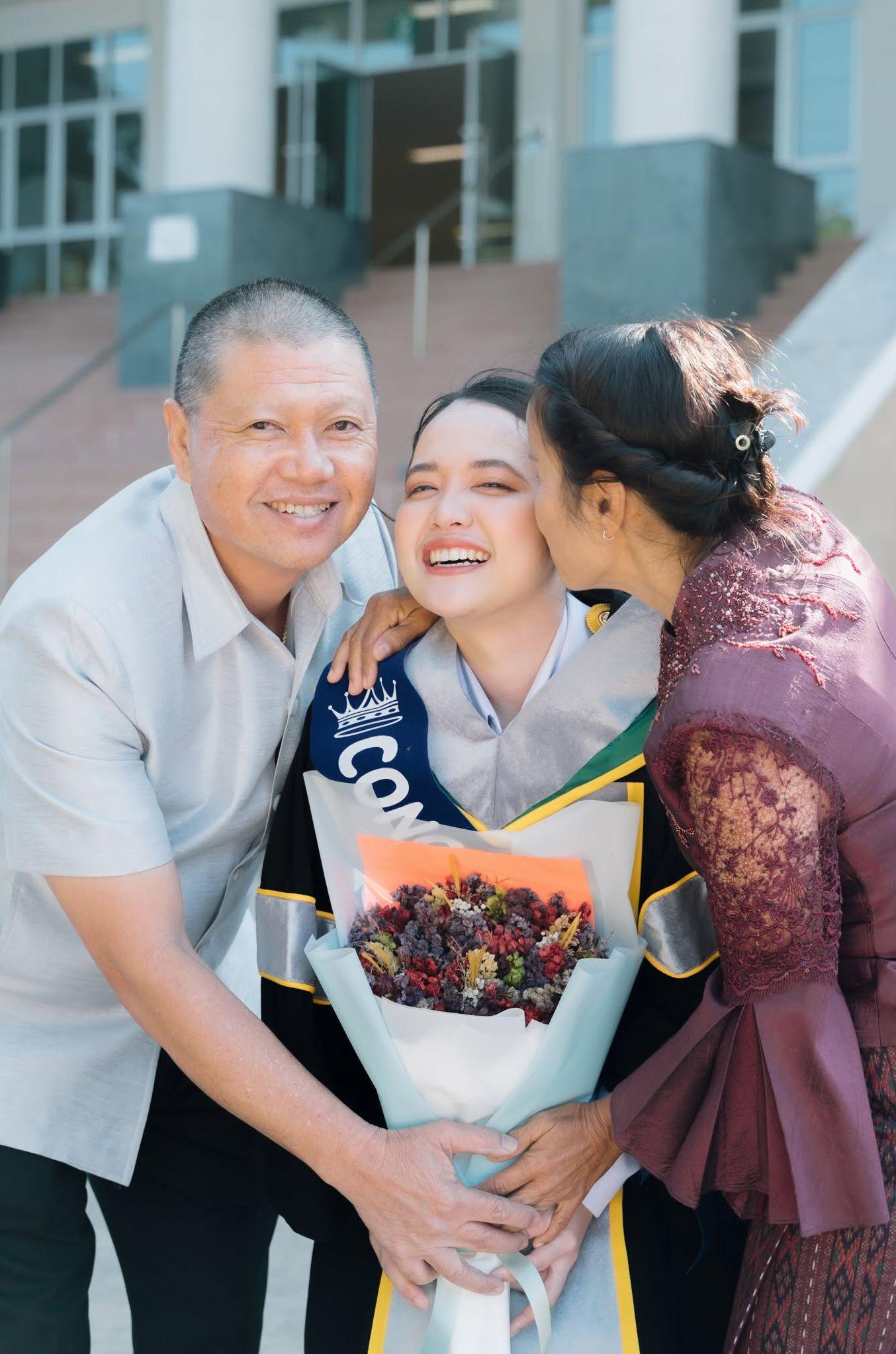 ผลงานรับปริญญา มหาวิทยาลัยมหาสารคาม โดย bankkiphoto ภาพที่ 10