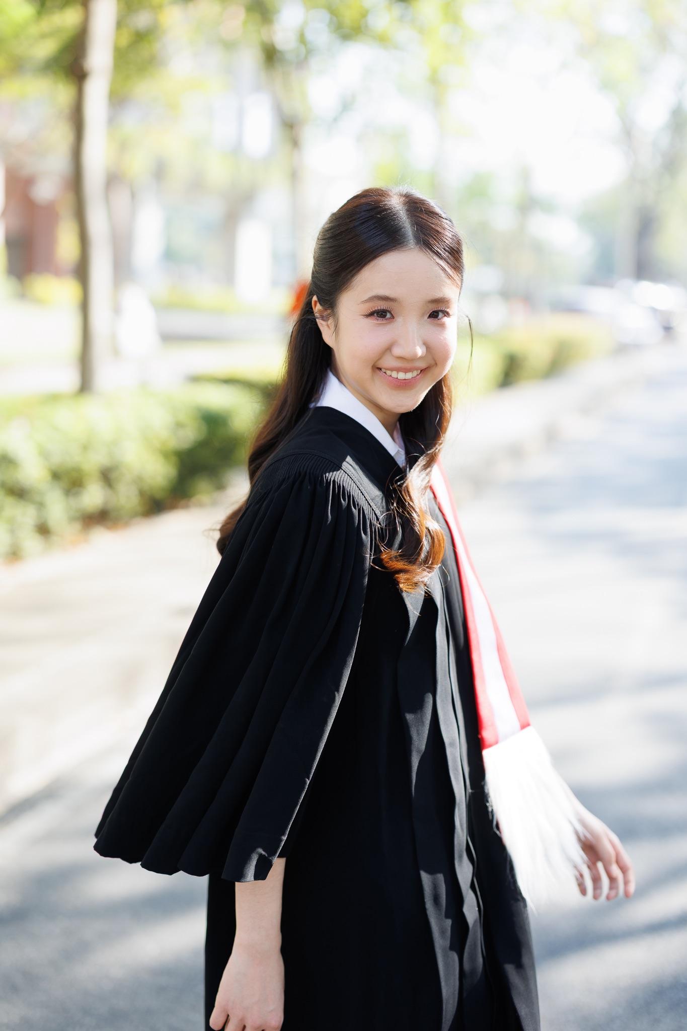 ผลงานรับปริญญา โดย Phoprukphoto ภาพที่ 3