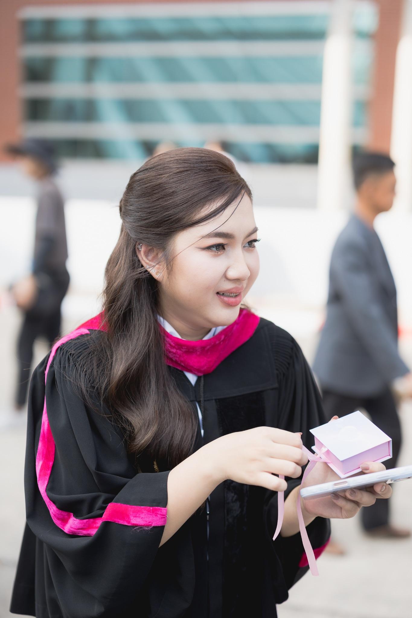 ผลงานรับปริญญา มหาวิทยาลัยรังสิต โดย Phoprukphoto ภาพที่ 17