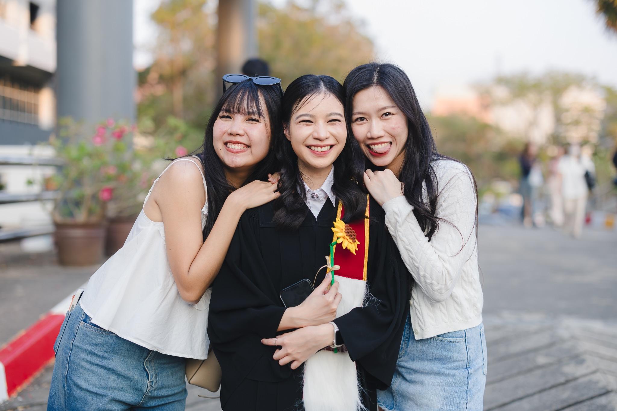 ผลงานรับปริญญา มหาวิทยาลัยธรรมศาสตร์ โดย Phoprukphoto ภาพที่ 19