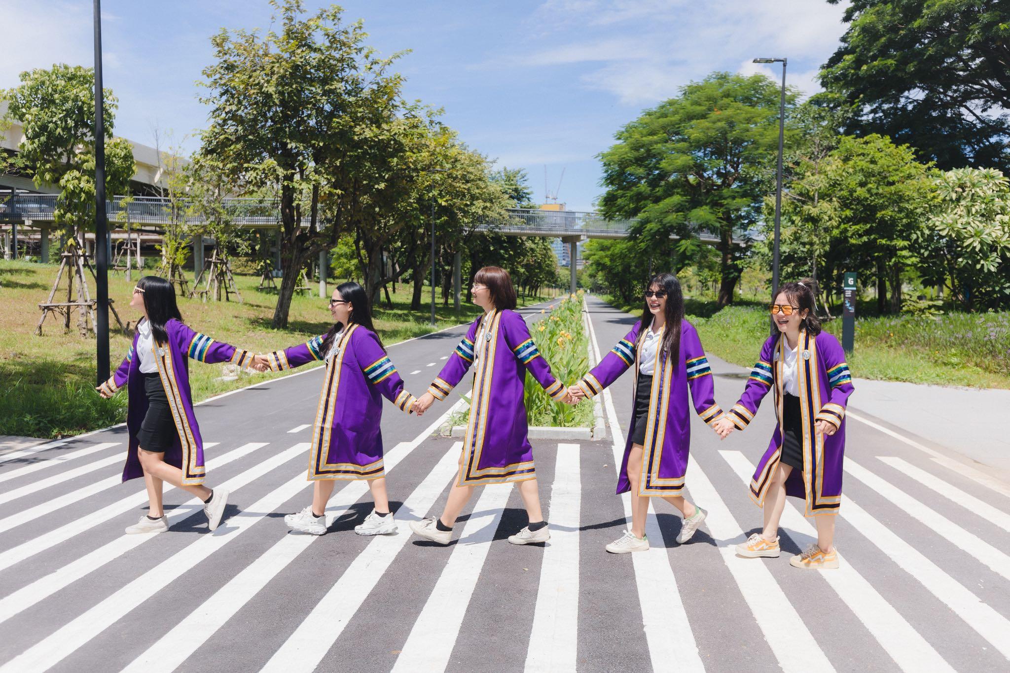 ผลงานรับปริญญา มหาวิทยาลัยราชภัฏบ้านสมเด็จเจ้าพระยา โดย Phoprukphoto ภาพที่ 2