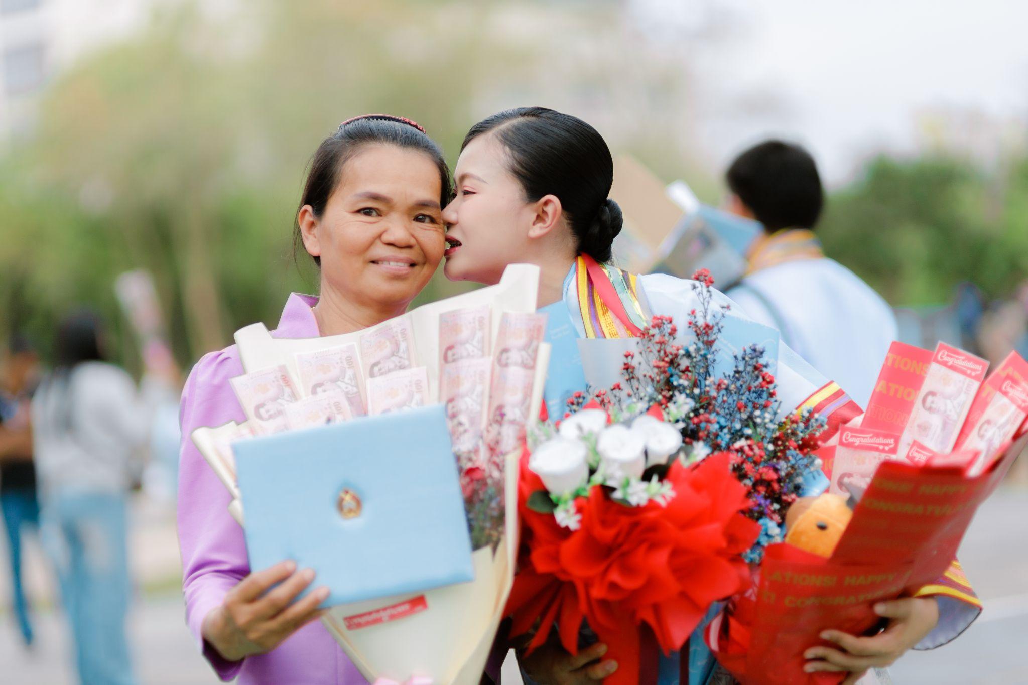 ผลงานรับปริญญา มหาวิทยาลัยกาฬสินธุ์ โดย Aj Photographer ภาพที่ 9