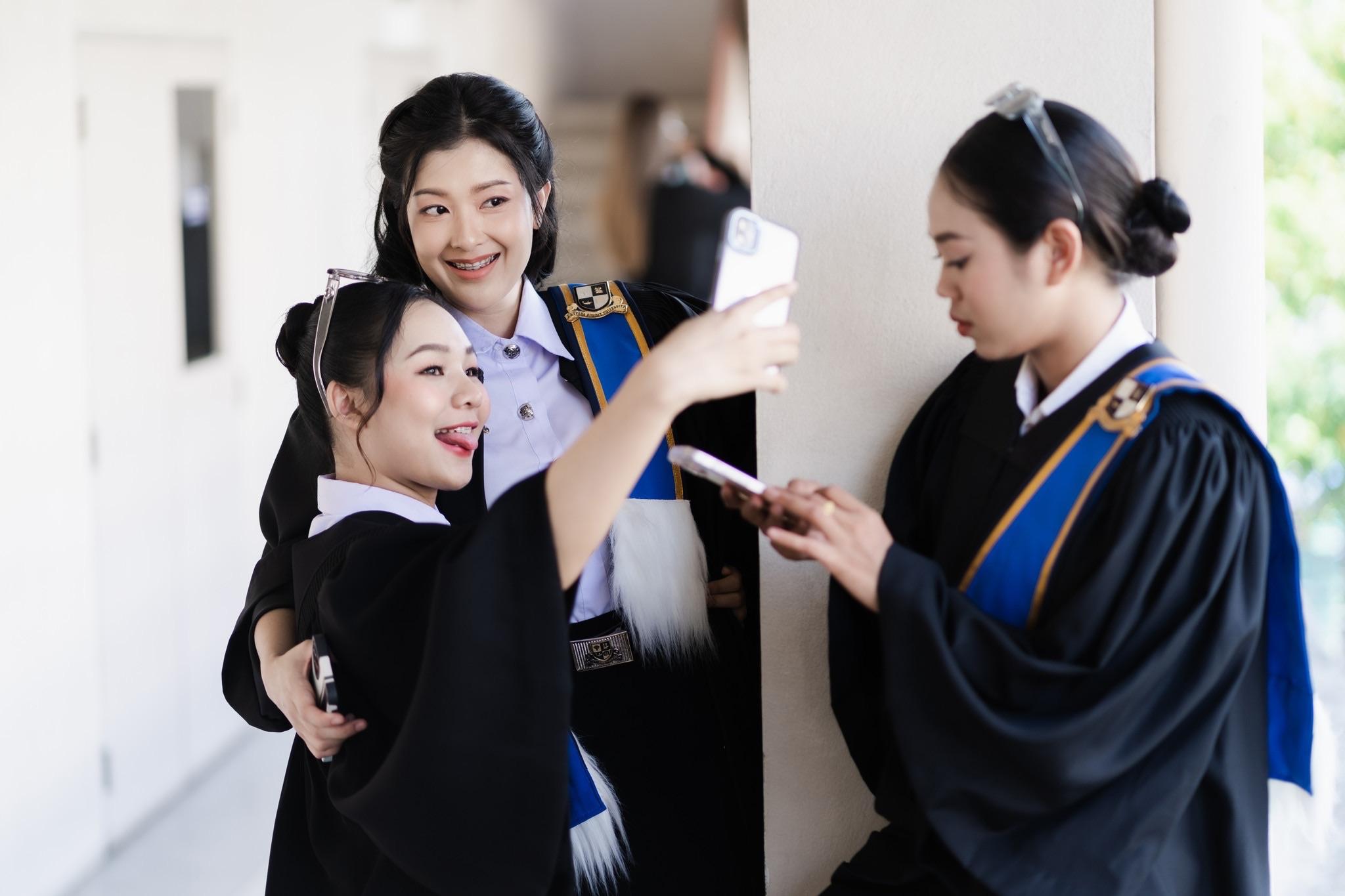 ผลงานรับปริญญา มหาวิทยาลัยรัตนบัณฑิต โดย NightxStudio ภาพที่ 18