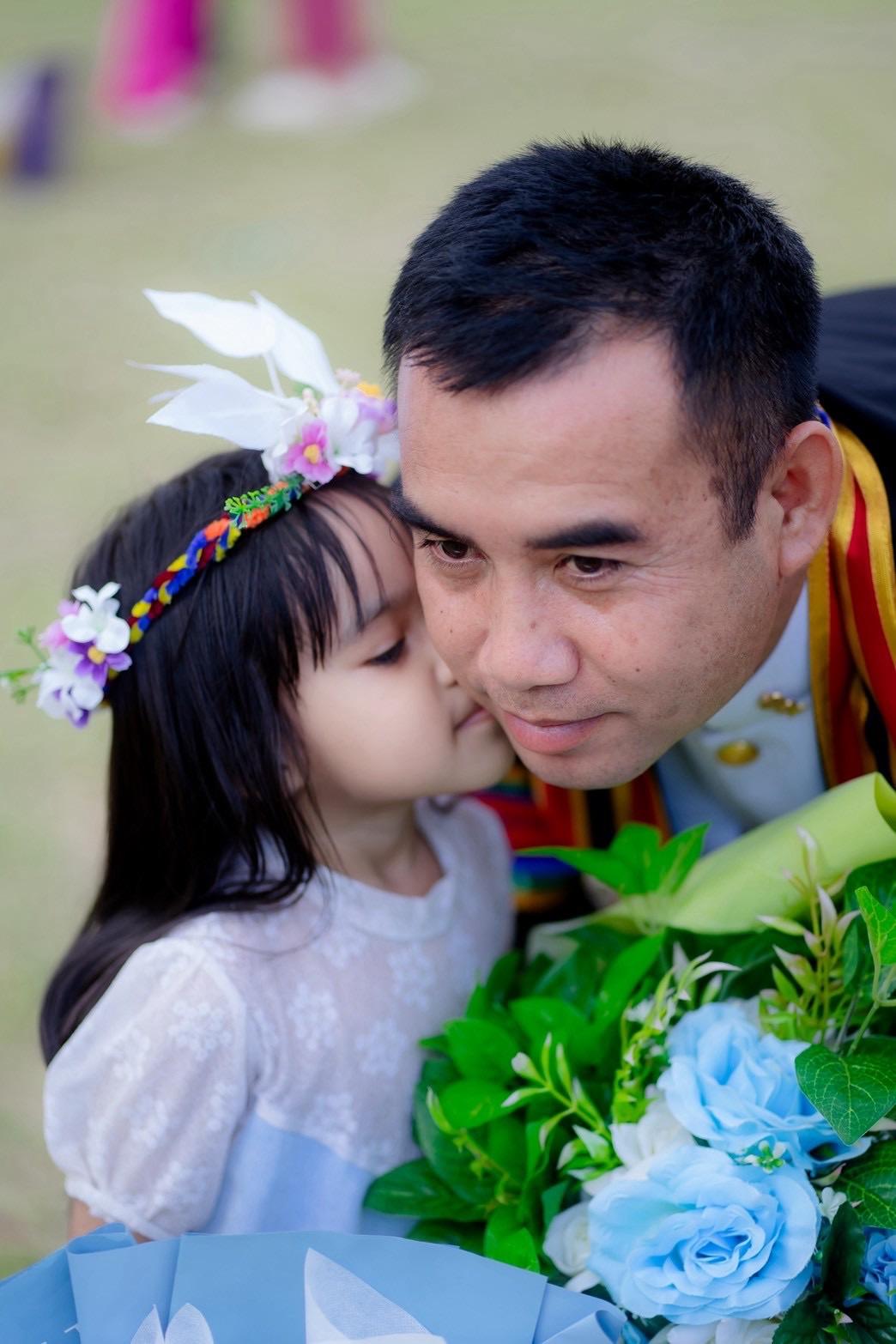 ผลงานรับปริญญา โดย Twenty Four Gallery ภาพที่ 18
