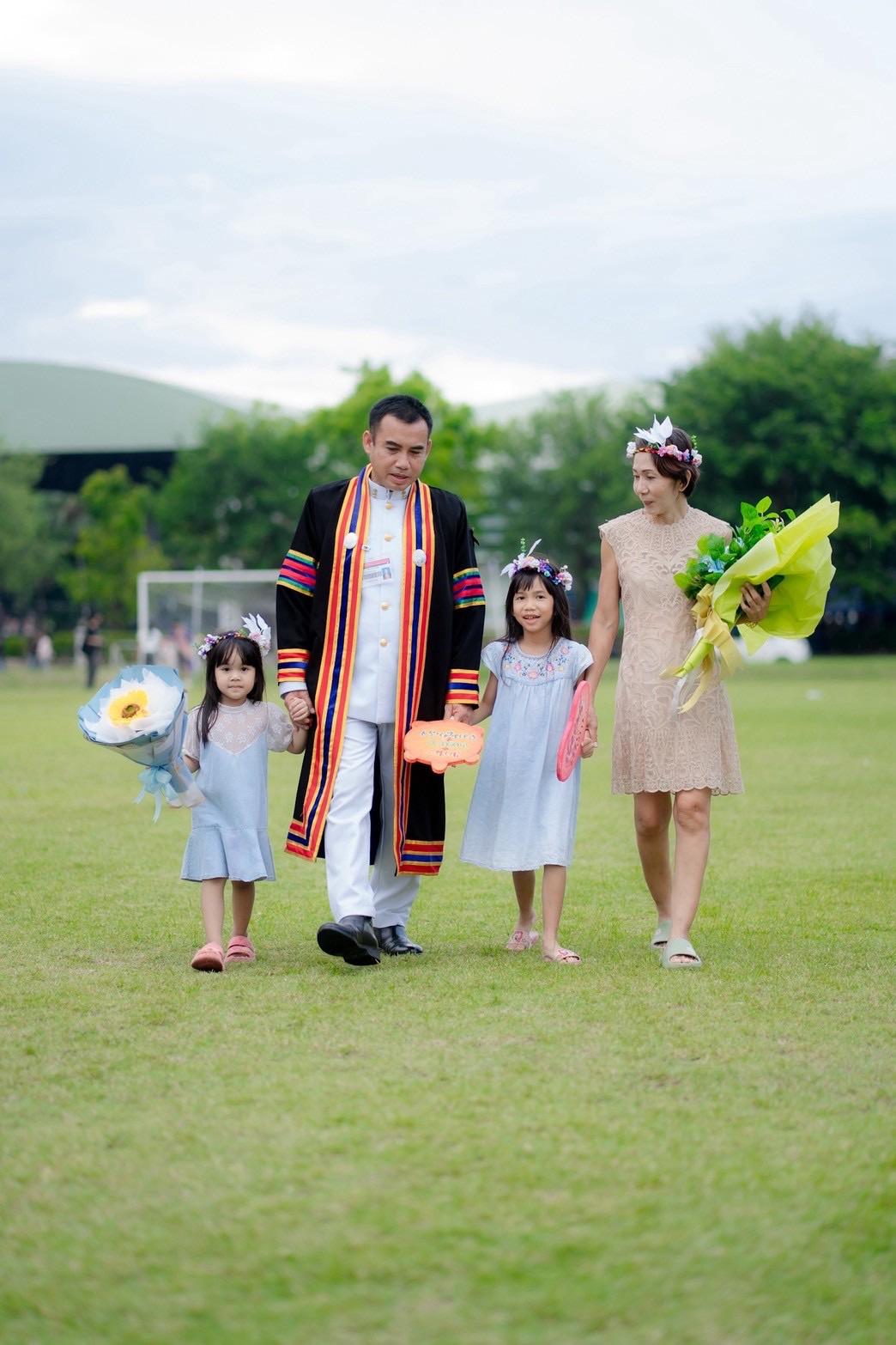 ผลงานรับปริญญา โดย Twenty Four Gallery ภาพที่ 17