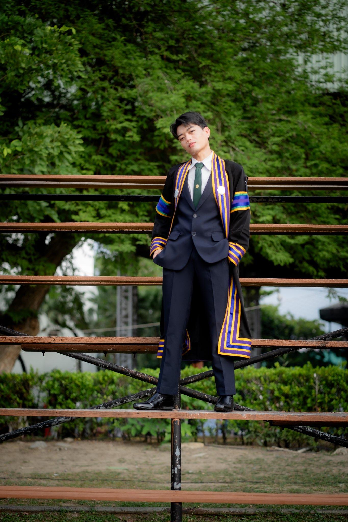 ผลงานรับปริญญา โดย Twenty Four Gallery ภาพที่ 2
