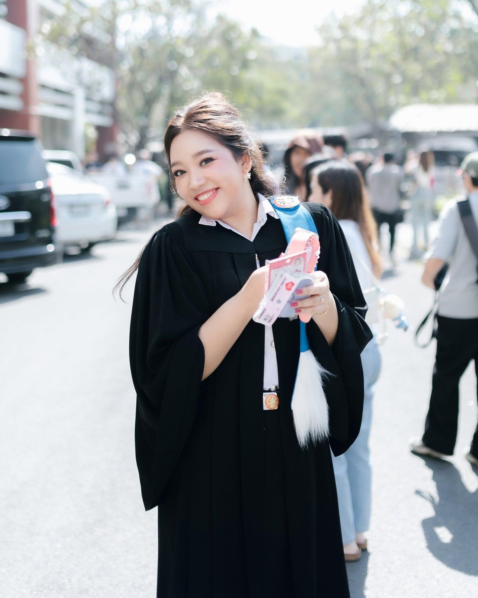 ผลงานรับปริญญา มหาวิทยาลัยธรรมศาสตร์ โดย อ่อนด๋อย Studee Photograph ภาพที่ 1
