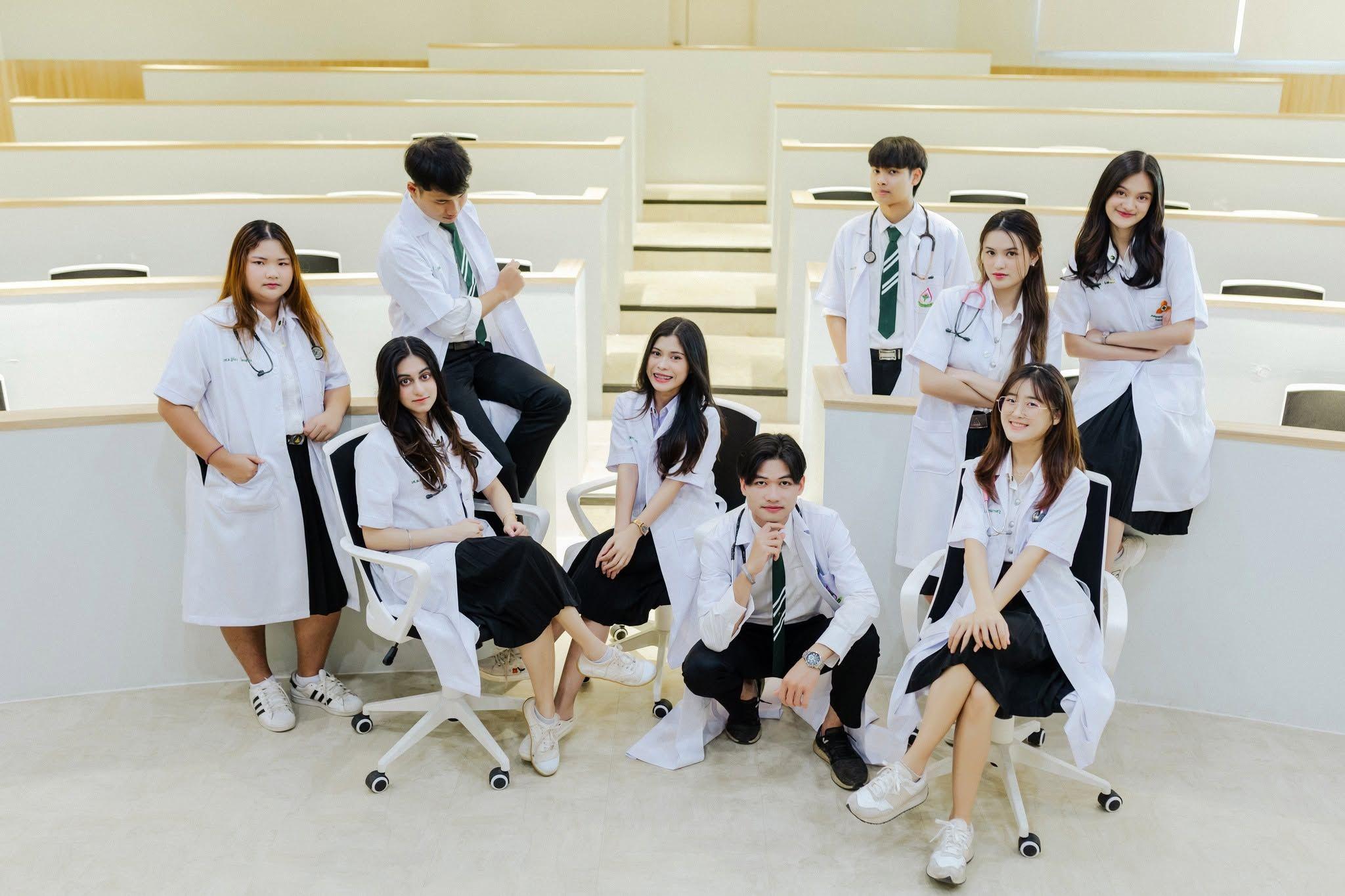 ผลงานรับปริญญา มหาวิทยาลัยอุบลราชธานี โดย อ่อนด๋อย Studee Photograph ภาพที่ 1