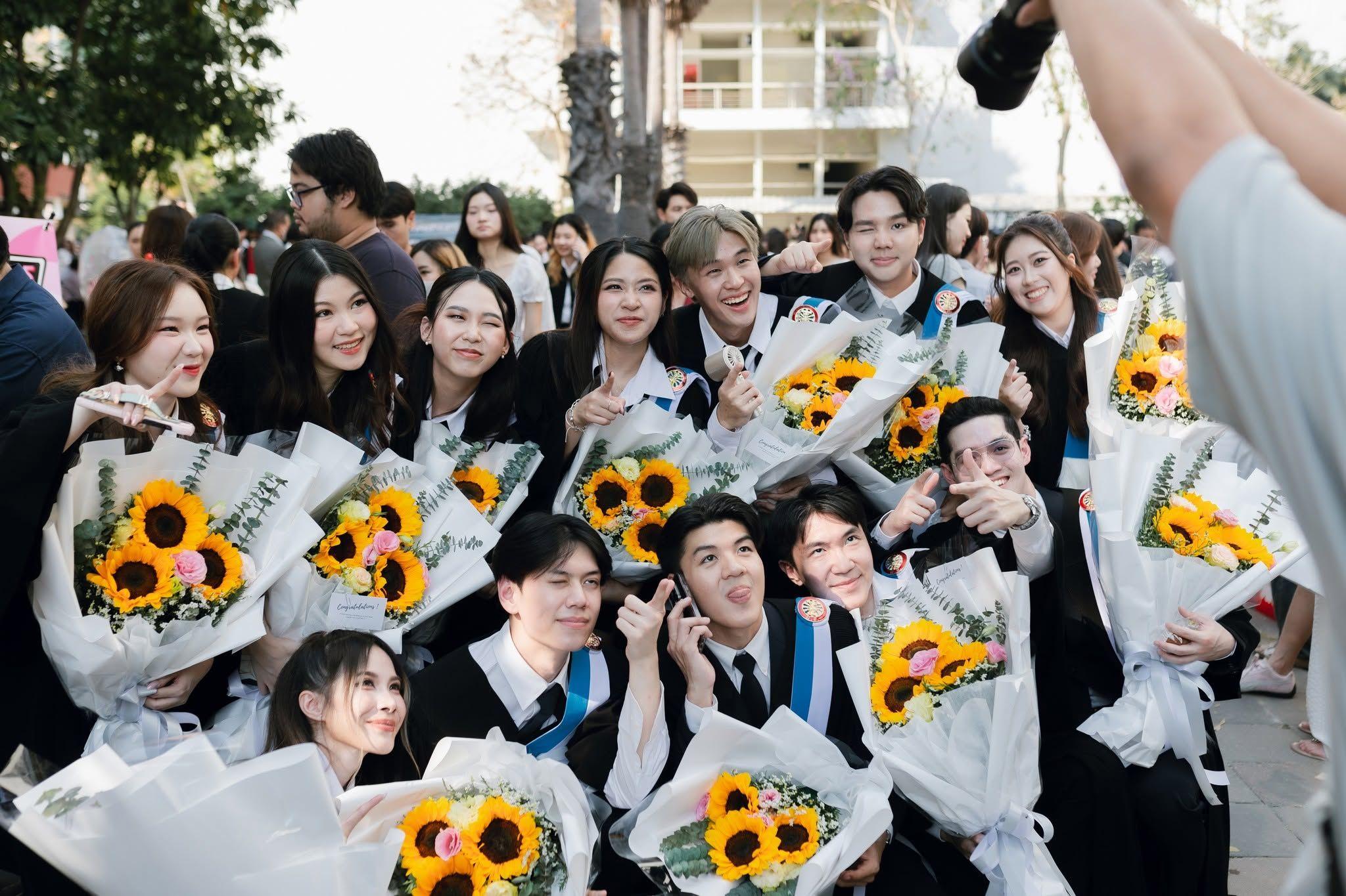 ผลงานรับปริญญา มหาวิทยาลัยธรรมศาสตร์ โดย อ่อนด๋อย Studee Photograph ภาพที่ 6