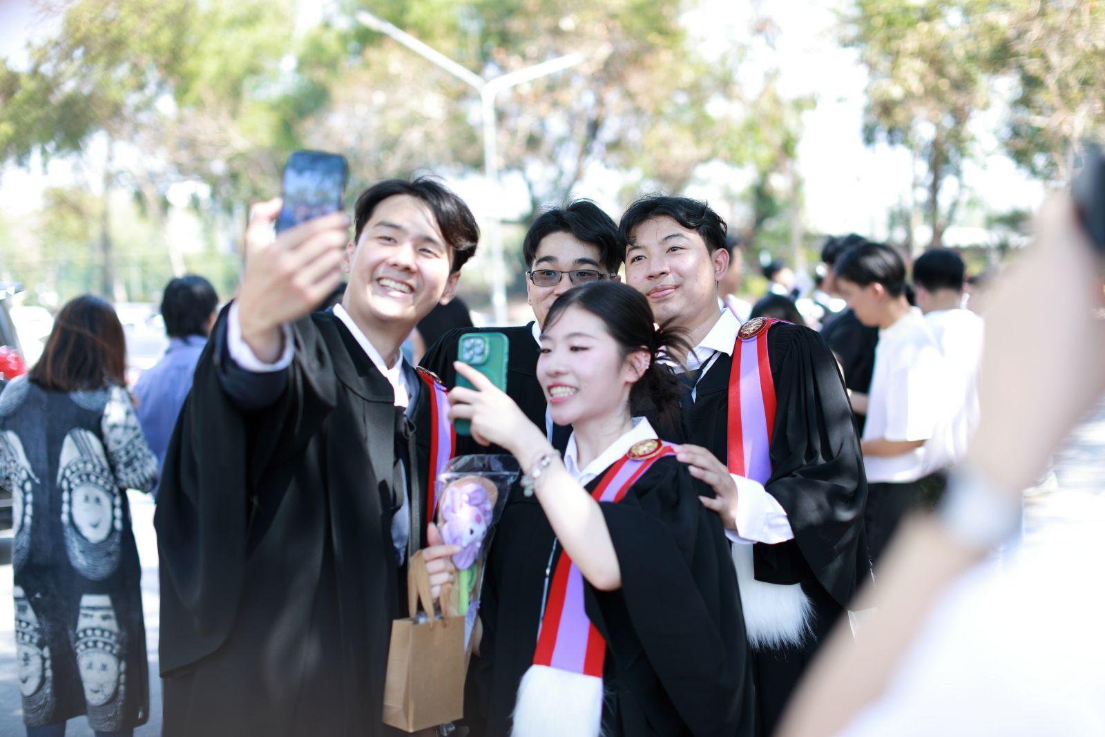 ผลงานรับปริญญา มหาวิทยาลัยธรรมศาสตร์ โดย Onemore.Pics.Thailand ภาพที่ 9