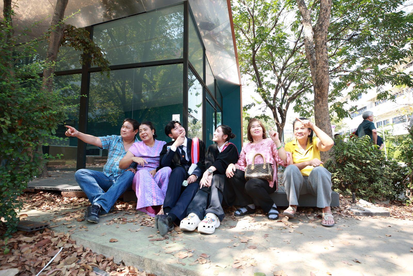 ผลงานรับปริญญา มหาวิทยาลัยธรรมศาสตร์ โดย Onemore.Pics.Thailand ภาพที่ 4
