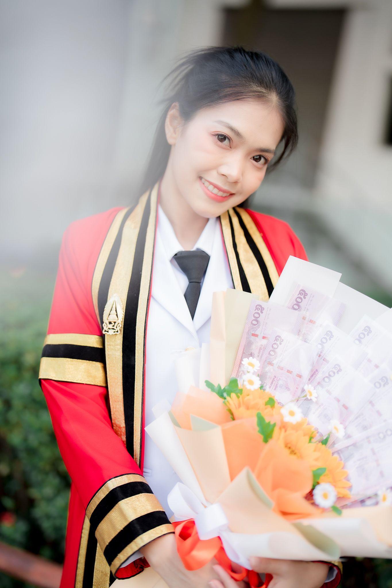 ผลงานรับปริญญา มหาวิทยาลัยเทคโนโลยีพระจอมเกล้าธนบุรี โดย Lucky Foto ช่างภาพรับปริญญา ภาพที่ 2