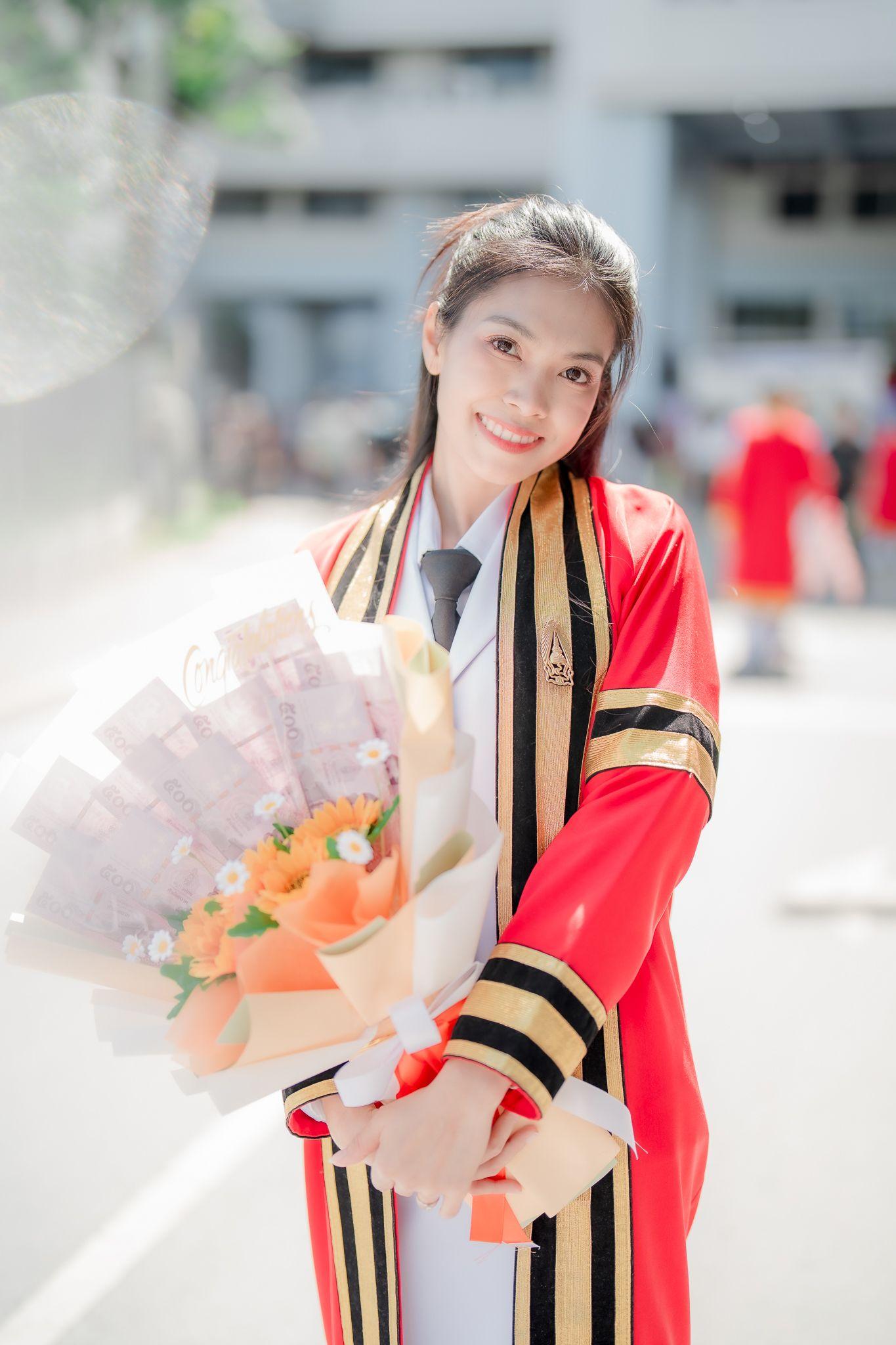 ผลงานรับปริญญา มหาวิทยาลัยเทคโนโลยีพระจอมเกล้าธนบุรี โดย Lucky Foto ช่างภาพรับปริญญา ภาพที่ 12