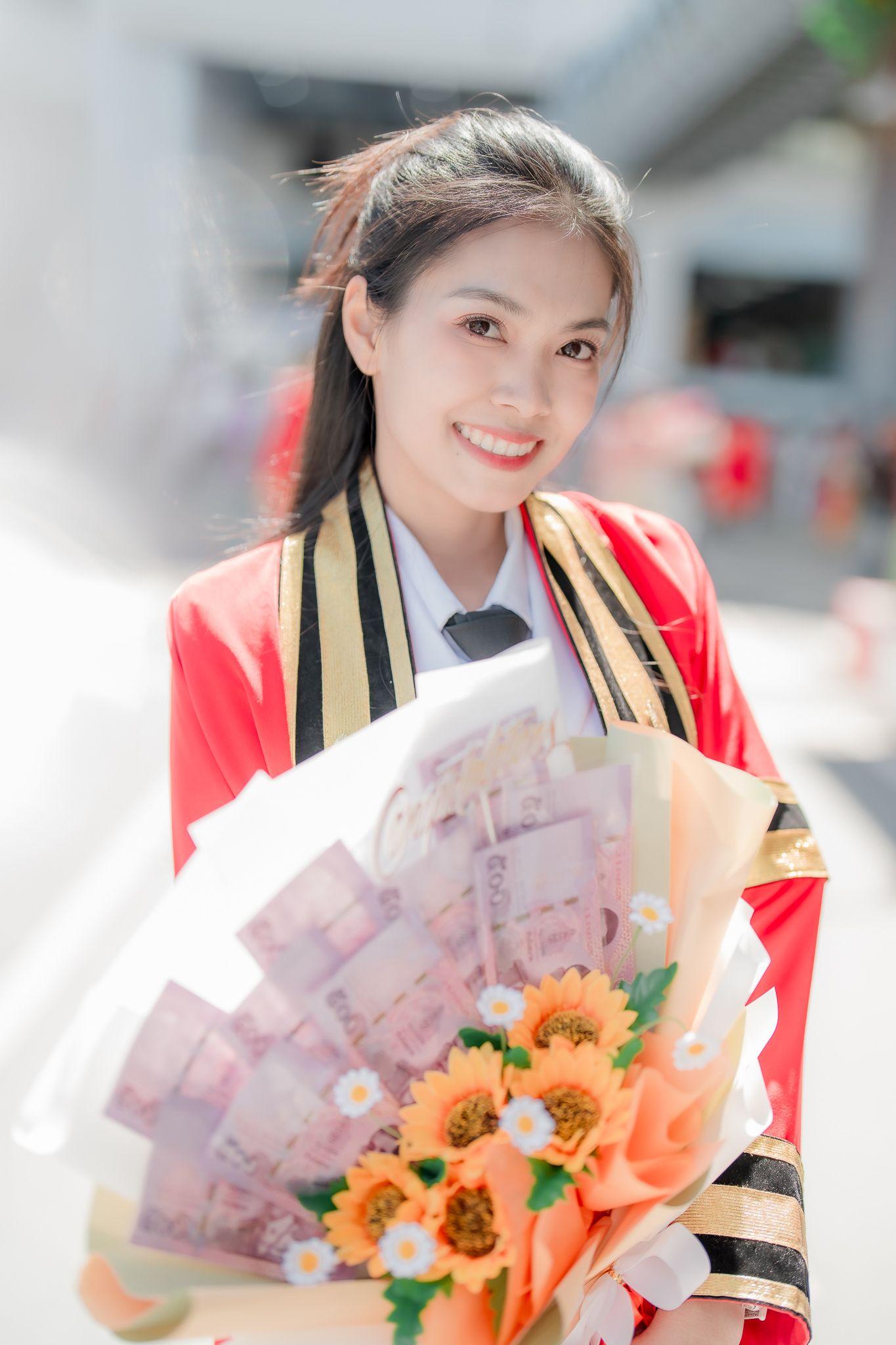 ผลงานรับปริญญา มหาวิทยาลัยเทคโนโลยีพระจอมเกล้าธนบุรี โดย Lucky Foto ช่างภาพรับปริญญา ภาพที่ 13