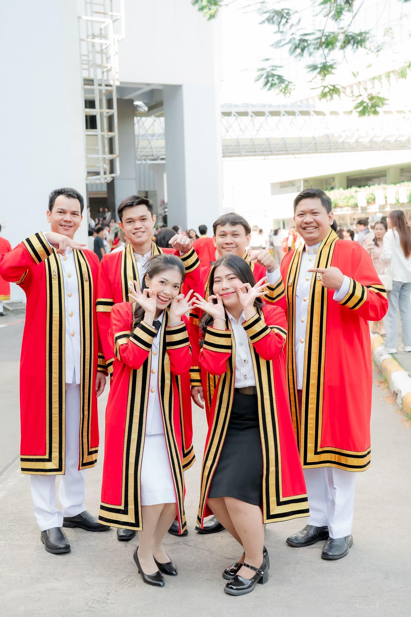 ผลงานรับปริญญา มหาวิทยาลัยเทคโนโลยีพระจอมเกล้าธนบุรี โดย Lucky Foto ช่างภาพรับปริญญา ภาพที่ 8