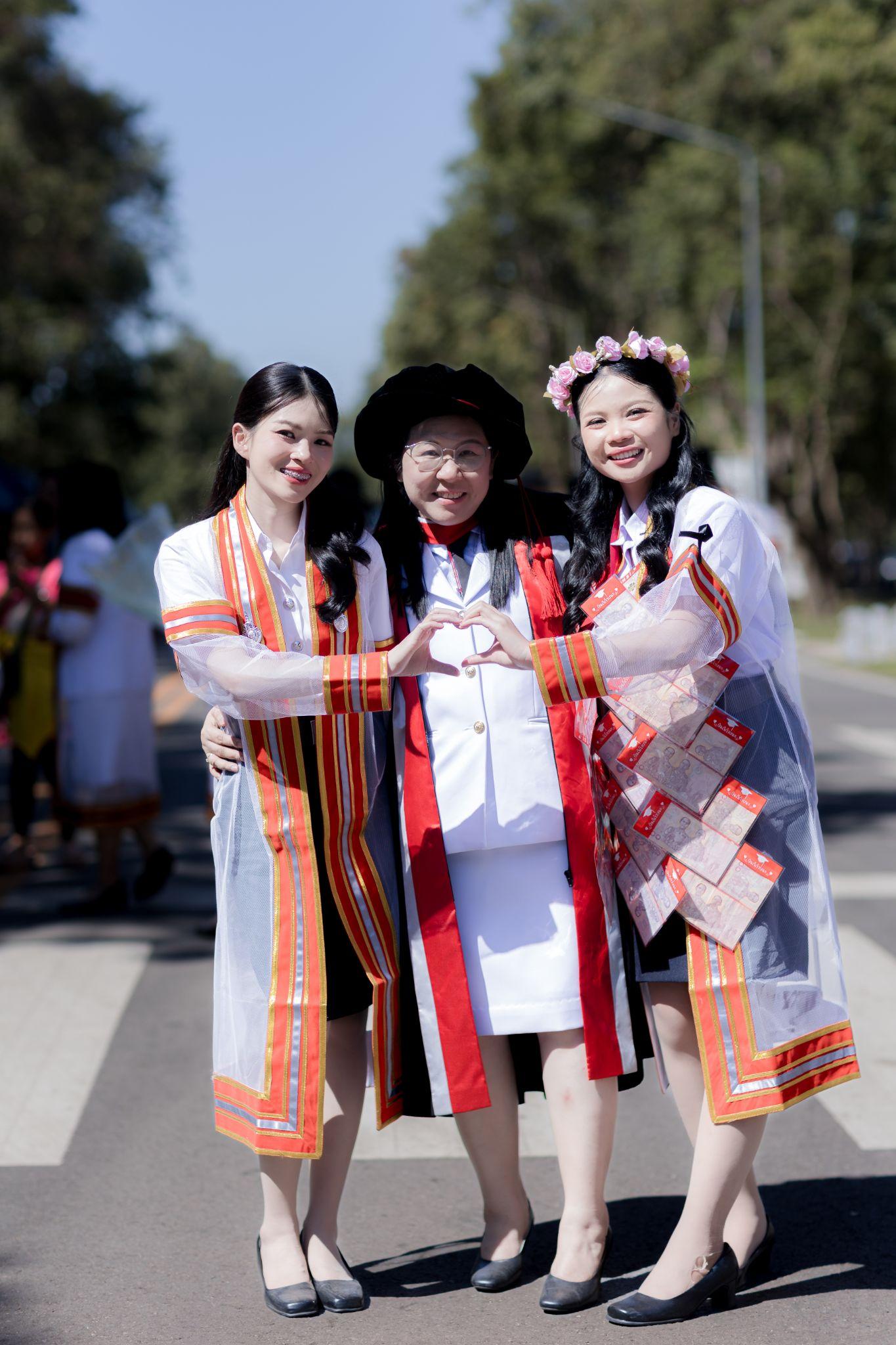 ผลงานรับปริญญา มหาวิทยาลัยเทคโนโลยีราชมงคลอีสาน โดย Pangpond Gallery ภาพที่ 8