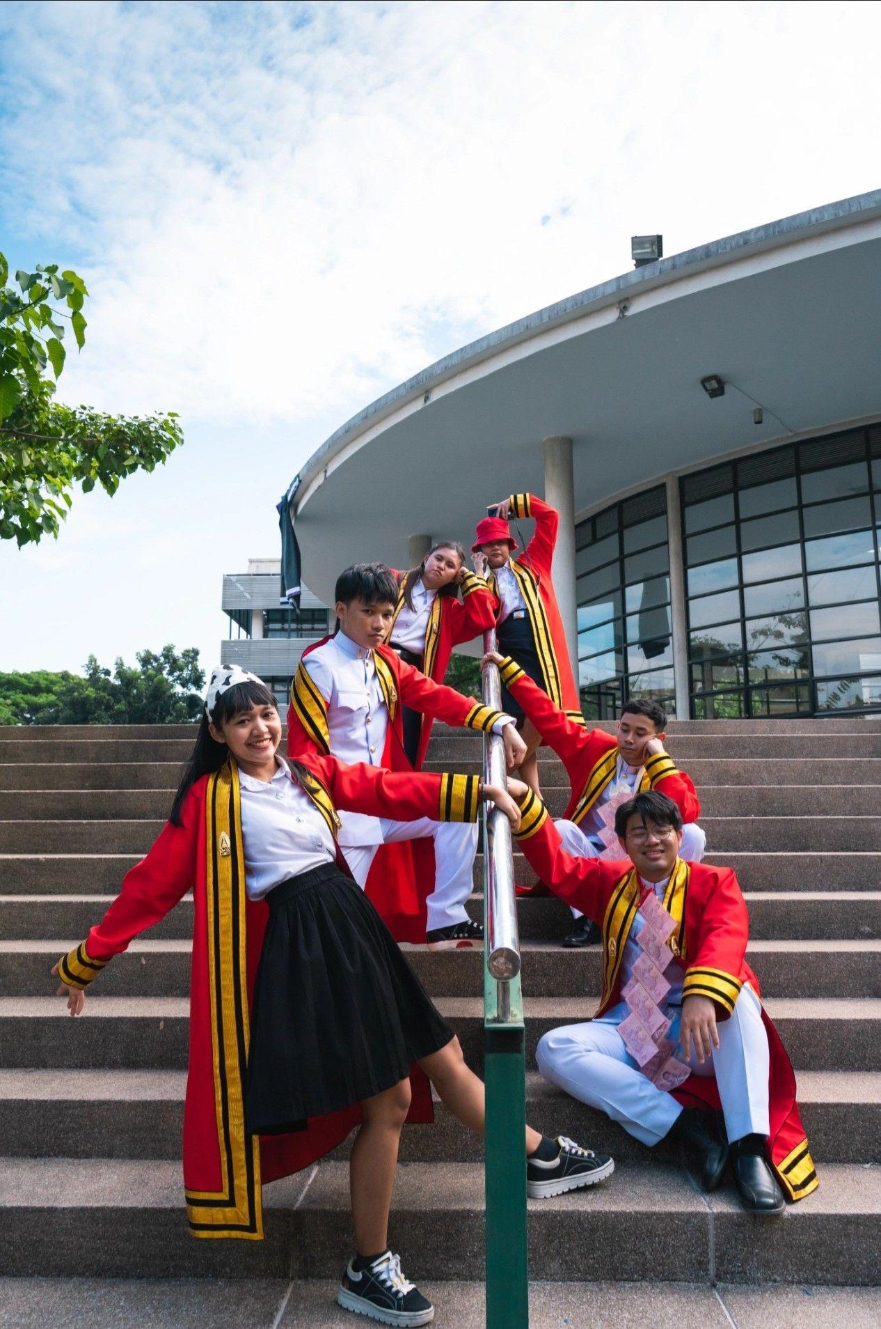 ผลงานรับปริญญา โดย Coallashoot ภาพที่ 3
