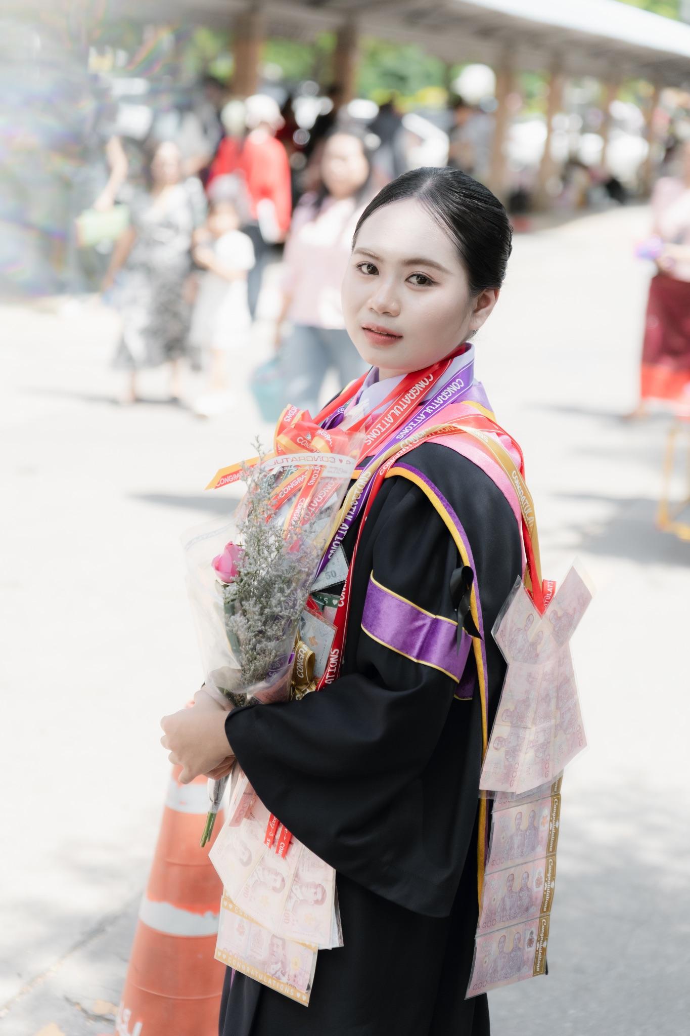 ผลงานรับปริญญา โดย Tap09k ภาพที่ 12