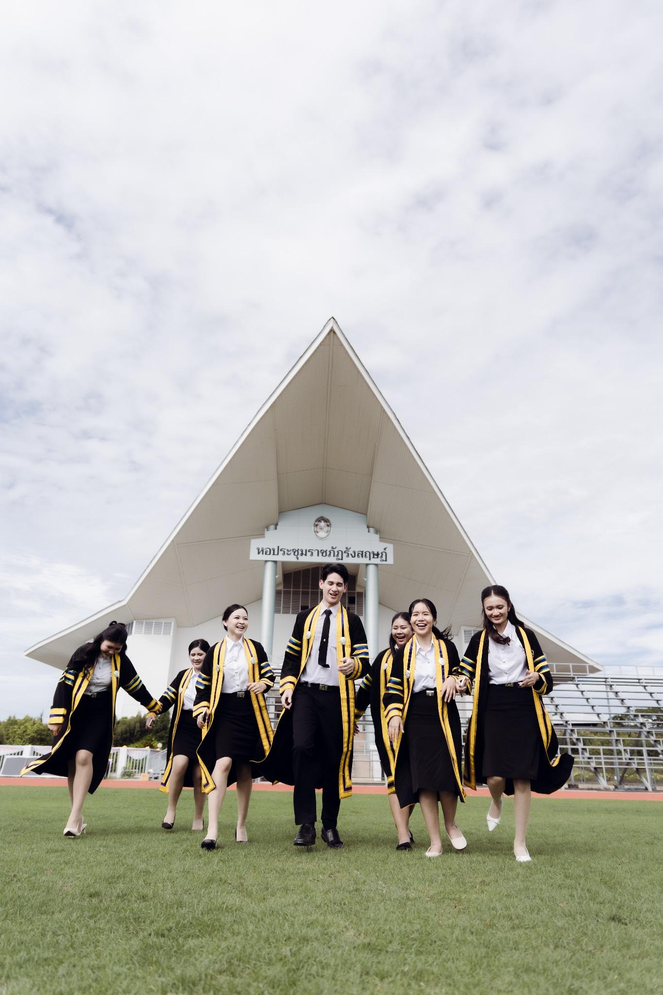 ผลงานรับปริญญา โดย Tap09k ภาพที่ 18