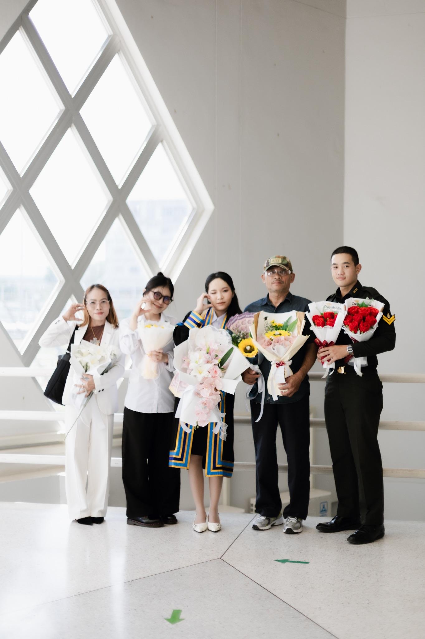ผลงานรับปริญญา โดย Tap09k ภาพที่ 1