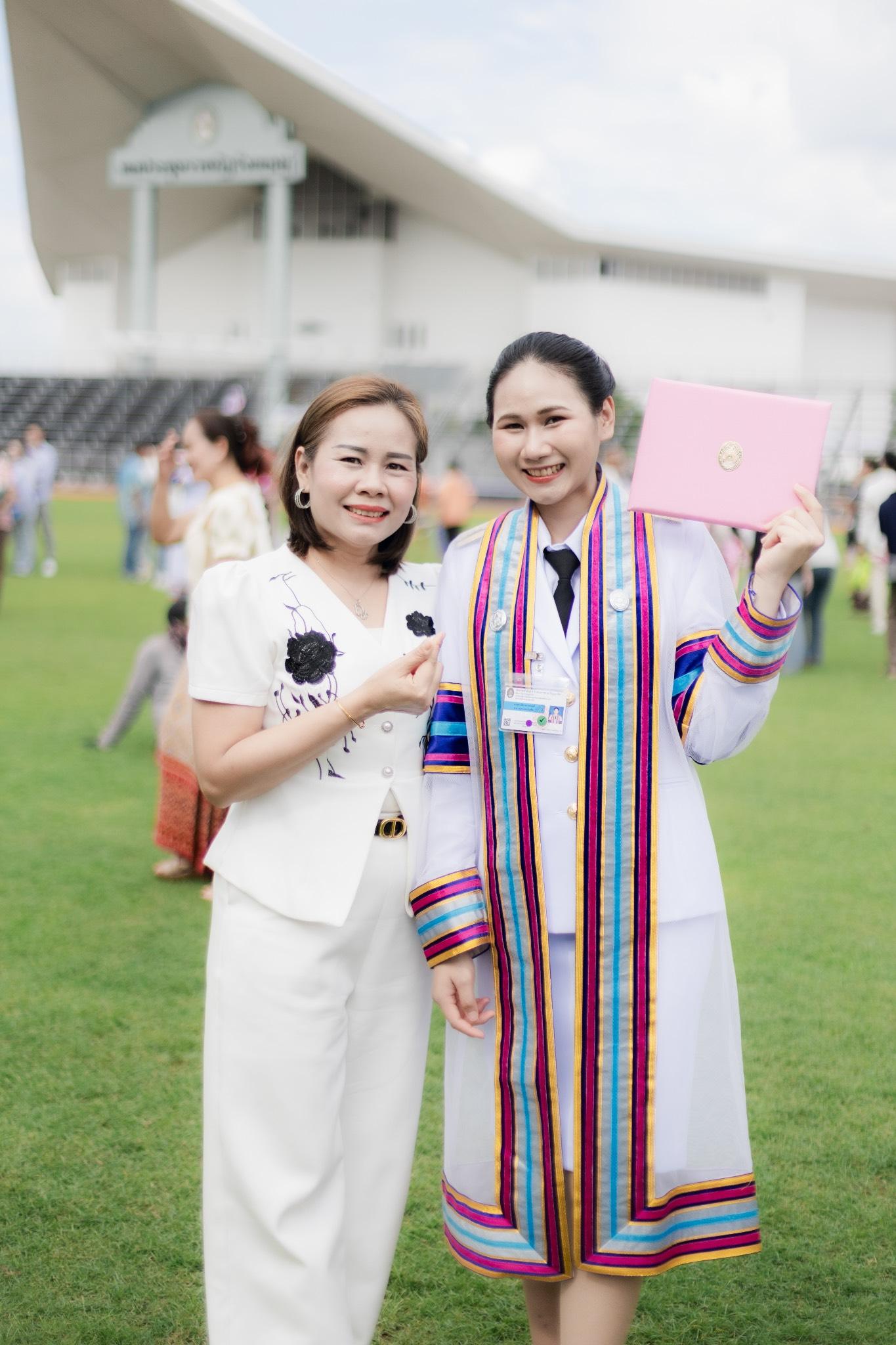 ผลงานรับปริญญา โดย Tap09k ภาพที่ 9