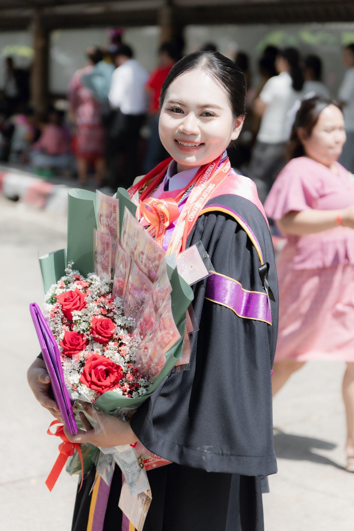 ผลงานรับปริญญา โดย Tap09k ภาพที่ 13
