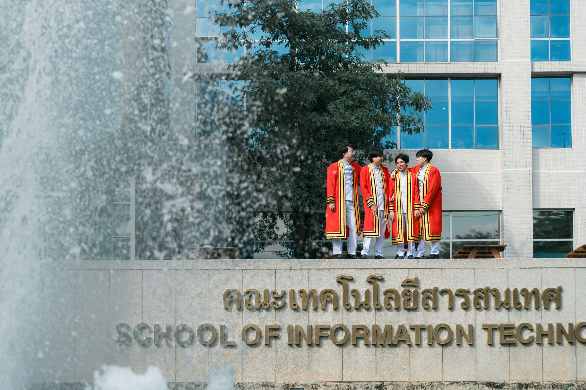 ผลงานรับปริญญา สถาบันเทคโนโลยีพระจอมเกล้าเจ้าคุณทหารลาดกระบัง โดย MeenTheFox ภาพที่ 11