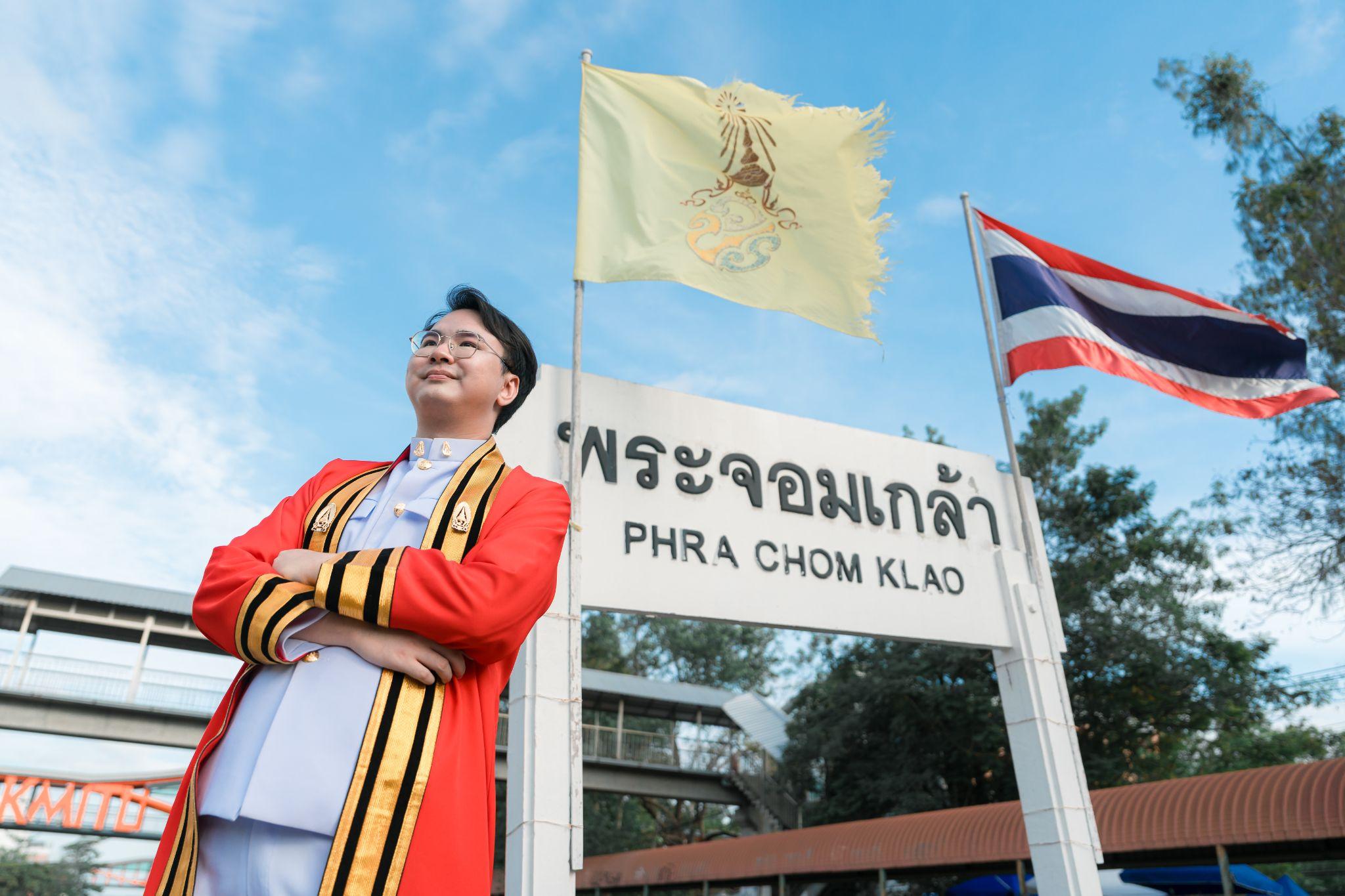 ผลงานรับปริญญา สถาบันเทคโนโลยีพระจอมเกล้าเจ้าคุณทหารลาดกระบัง โดย MeenTheFox ภาพที่ 13