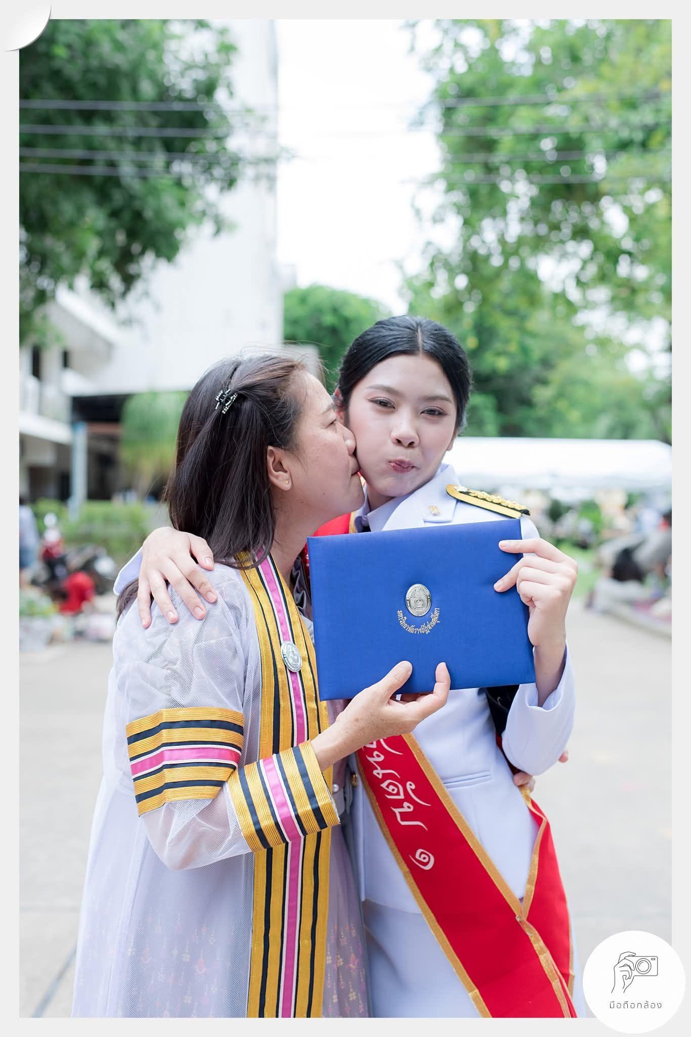 ผลงานรับปริญญา มหาวิทยาลัยราชภัฏสวนสุนันทา โดย มือถือกล้อง ภาพที่ 5