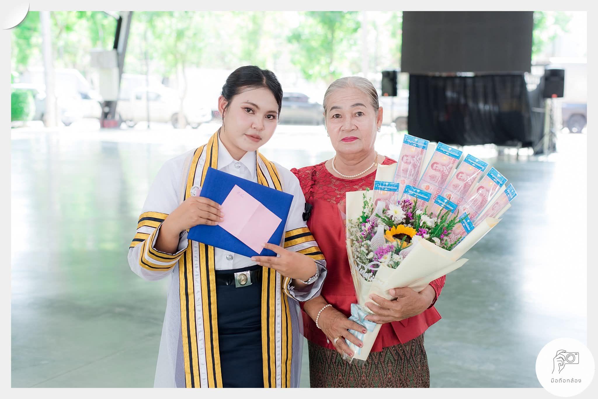 ผลงานรับปริญญา มหาวิทยาลัยราชภัฏสวนสุนันทา โดย มือถือกล้อง ภาพที่ 15
