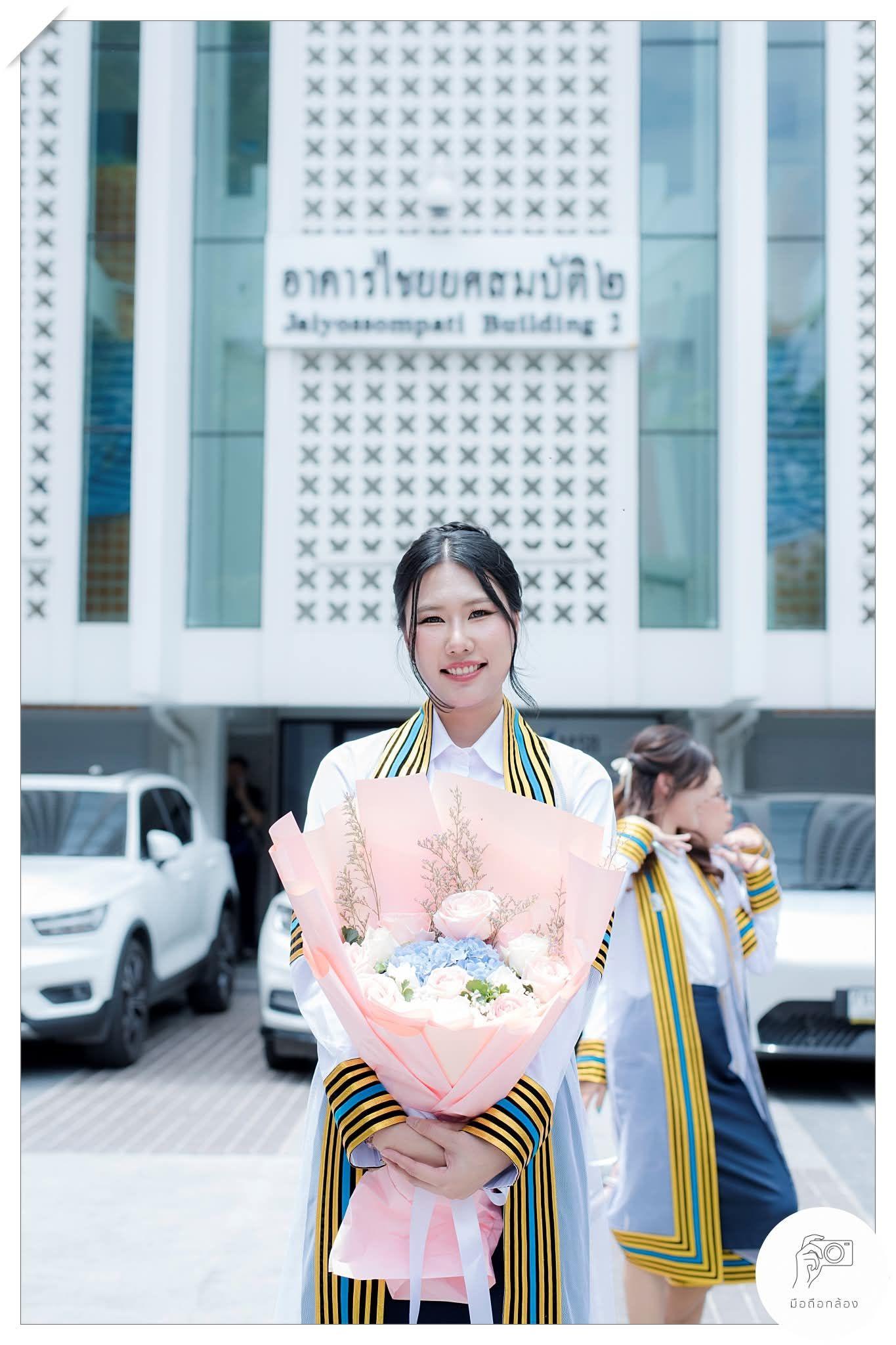 ผลงานรับปริญญา จุฬาลงกรณ์มหาวิทยาลัย โดย มือถือกล้อง ภาพที่ 9