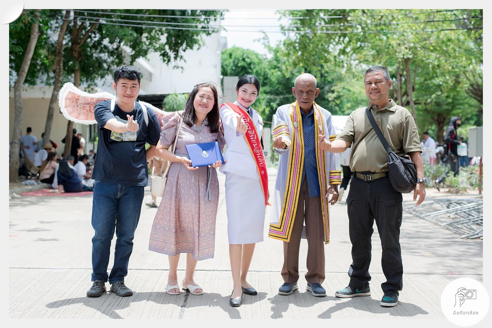 ผลงานรับปริญญา มหาวิทยาลัยราชภัฏสวนสุนันทา โดย มือถือกล้อง ภาพที่ 9