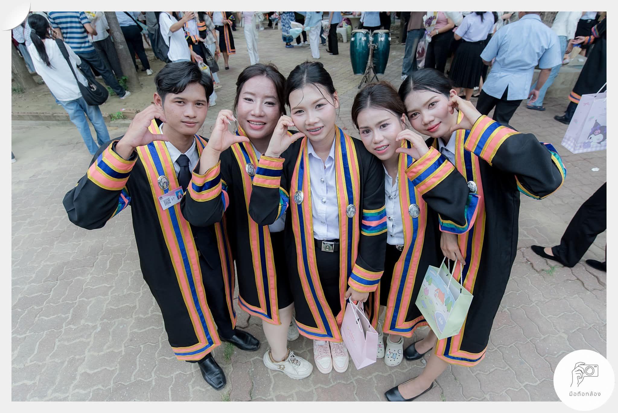 ผลงานรับปริญญา มหาวิทยาลัยราชภัฏนครปฐม โดย มือถือกล้อง ภาพที่ 2