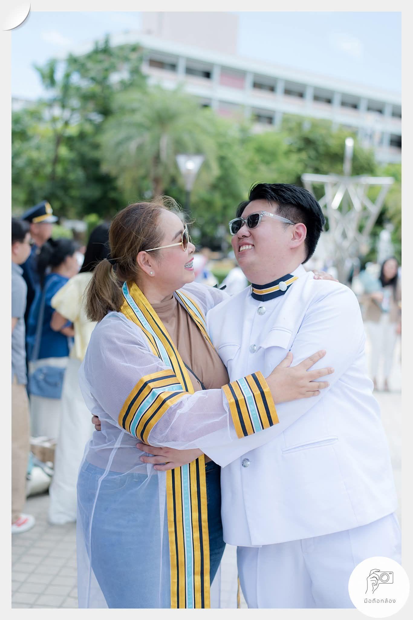 ผลงานรับปริญญา มหาวิทยาลัยราชภัฏสวนสุนันทา โดย มือถือกล้อง ภาพที่ 4