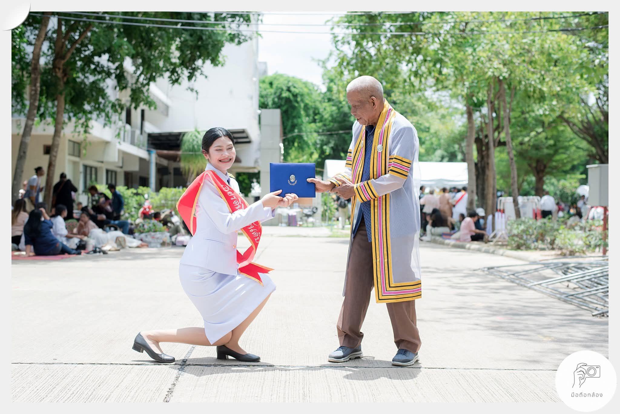 ผลงานรับปริญญา มหาวิทยาลัยราชภัฏสวนสุนันทา โดย มือถือกล้อง ภาพที่ 10