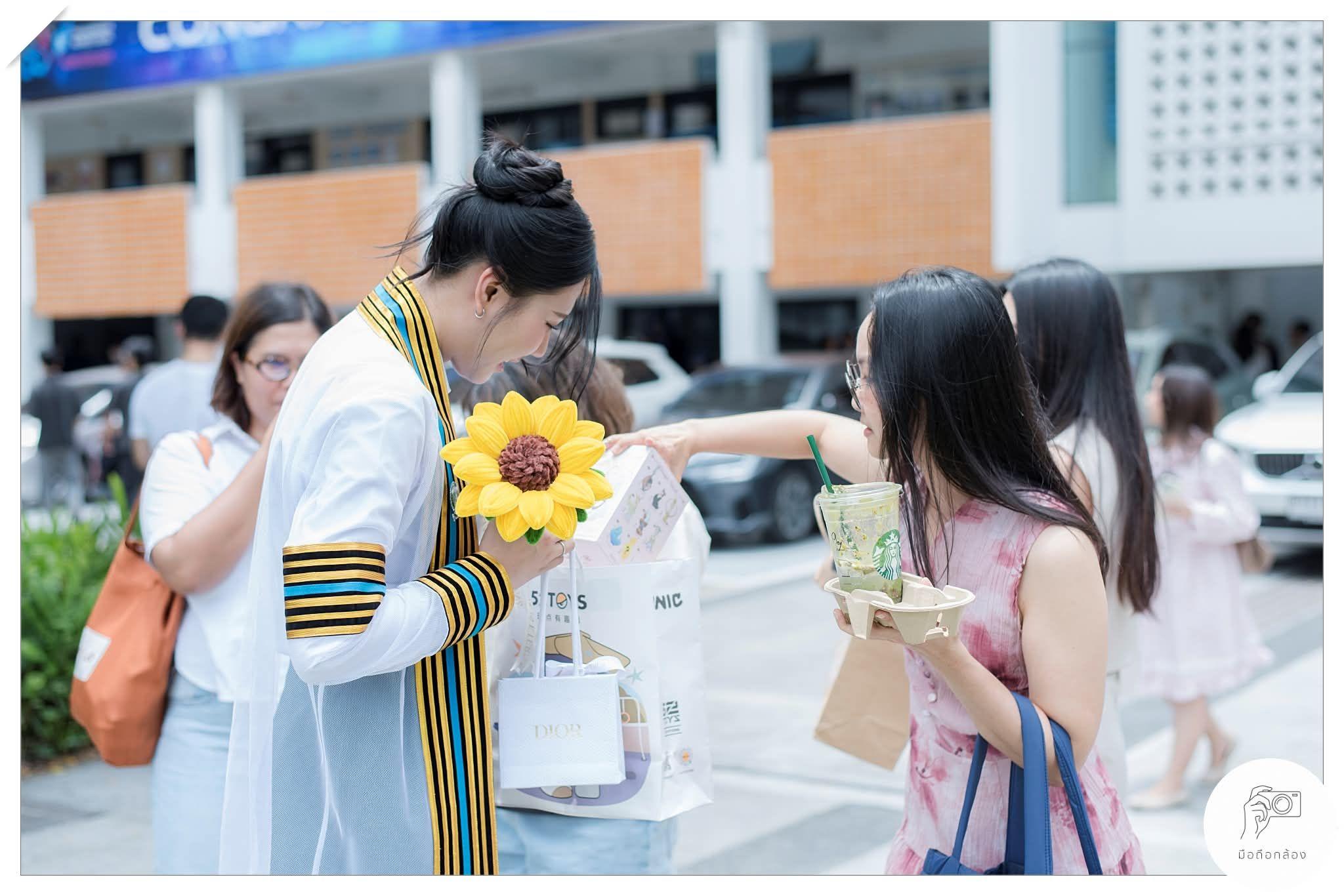 ผลงานรับปริญญา จุฬาลงกรณ์มหาวิทยาลัย โดย มือถือกล้อง ภาพที่ 10