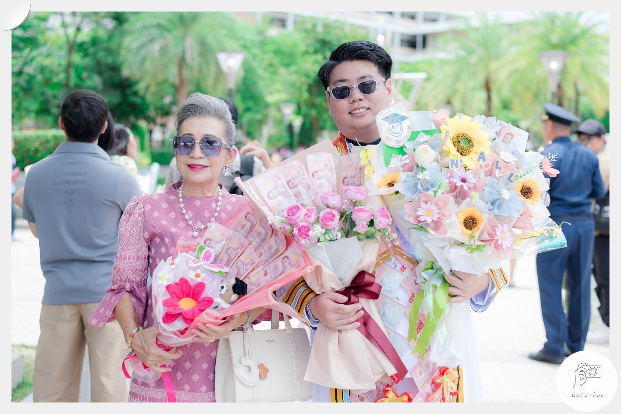 ผลงานรับปริญญา มหาวิทยาลัยราชภัฏสวนสุนันทา โดย มือถือกล้อง ภาพที่ 14