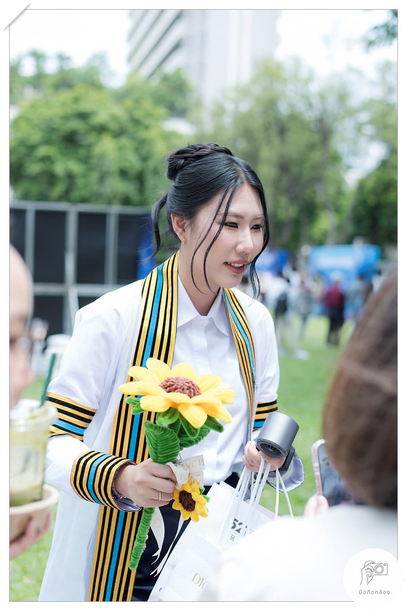 ผลงานรับปริญญา จุฬาลงกรณ์มหาวิทยาลัย โดย มือถือกล้อง ภาพที่ 11