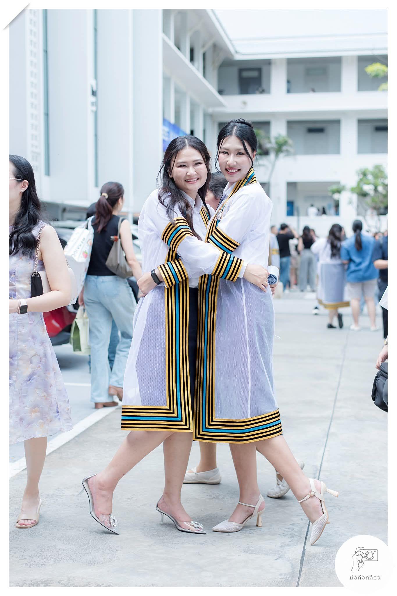 ผลงานรับปริญญา จุฬาลงกรณ์มหาวิทยาลัย โดย มือถือกล้อง ภาพที่ 17