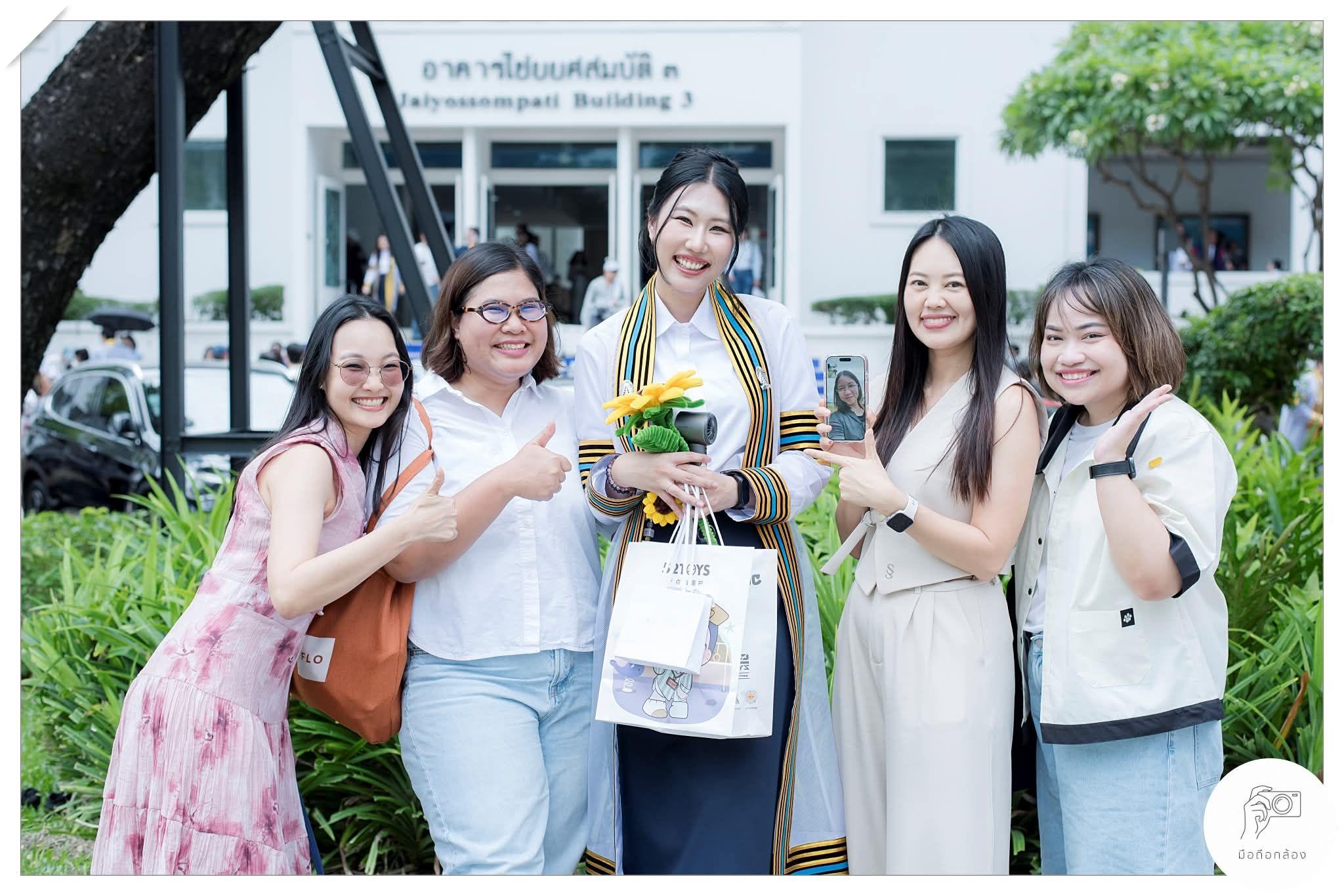 ผลงานรับปริญญา จุฬาลงกรณ์มหาวิทยาลัย โดย มือถือกล้อง ภาพที่ 12