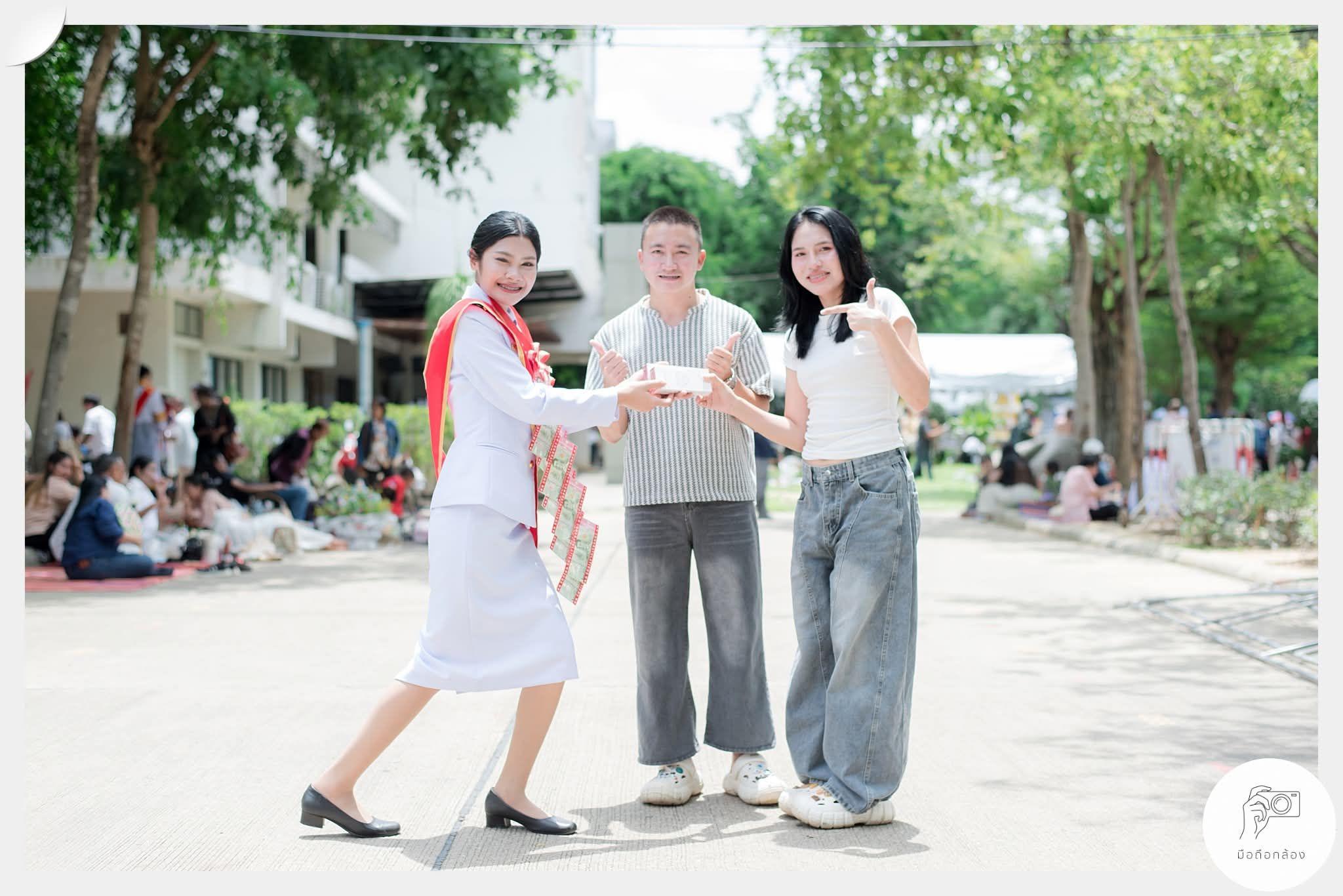 ผลงานรับปริญญา มหาวิทยาลัยราชภัฏสวนสุนันทา โดย มือถือกล้อง ภาพที่ 13
