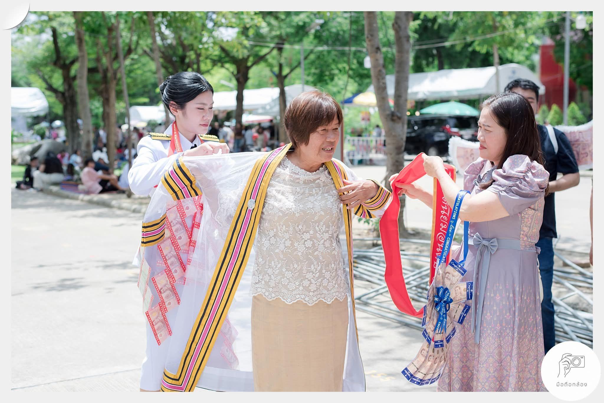 ผลงานรับปริญญา มหาวิทยาลัยราชภัฏสวนสุนันทา โดย มือถือกล้อง ภาพที่ 14