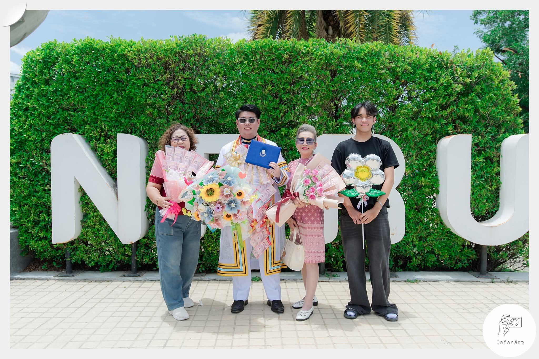ผลงานรับปริญญา มหาวิทยาลัยราชภัฏสวนสุนันทา โดย มือถือกล้อง ภาพที่ 9