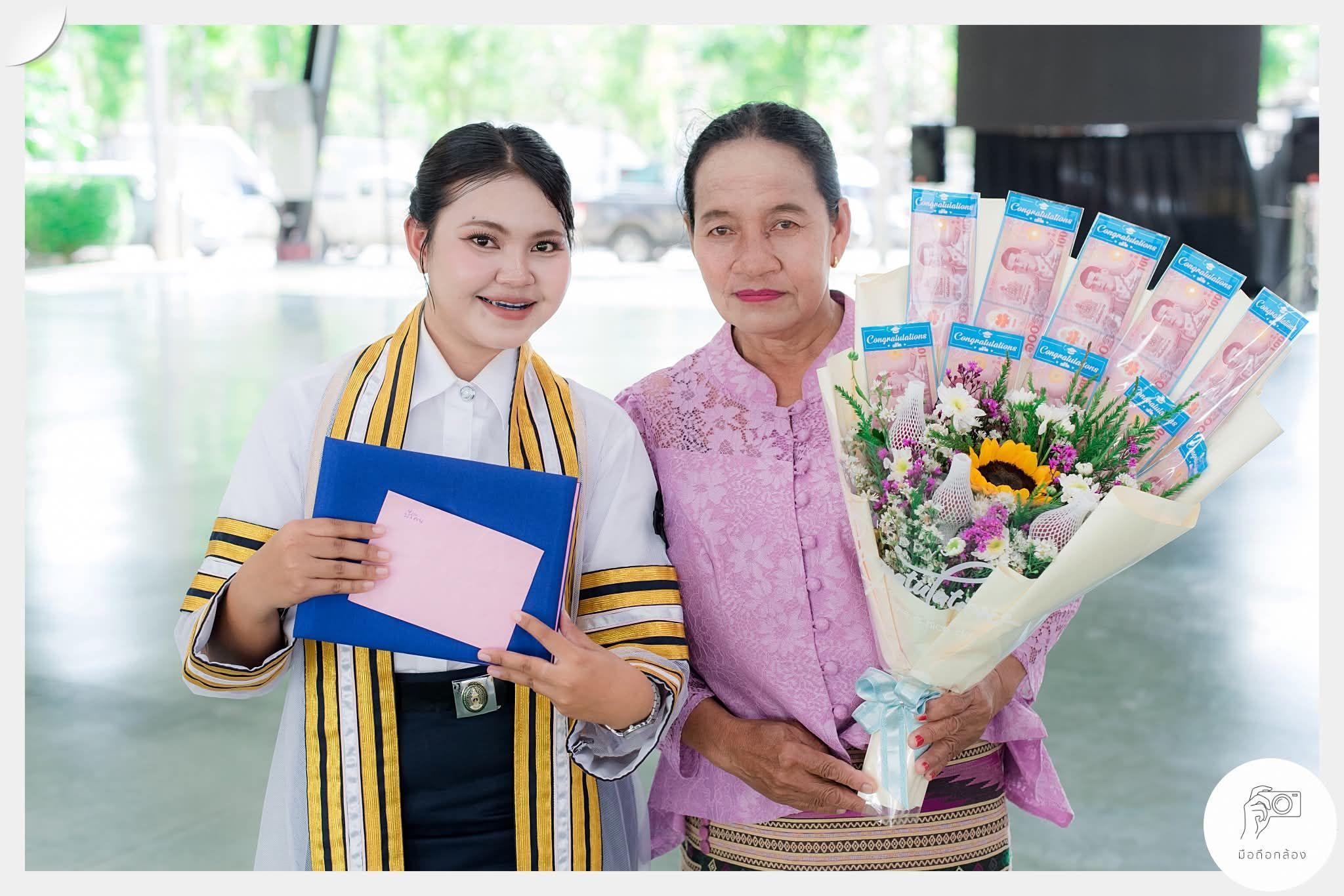 ผลงานรับปริญญา มหาวิทยาลัยราชภัฏสวนสุนันทา โดย มือถือกล้อง ภาพที่ 14