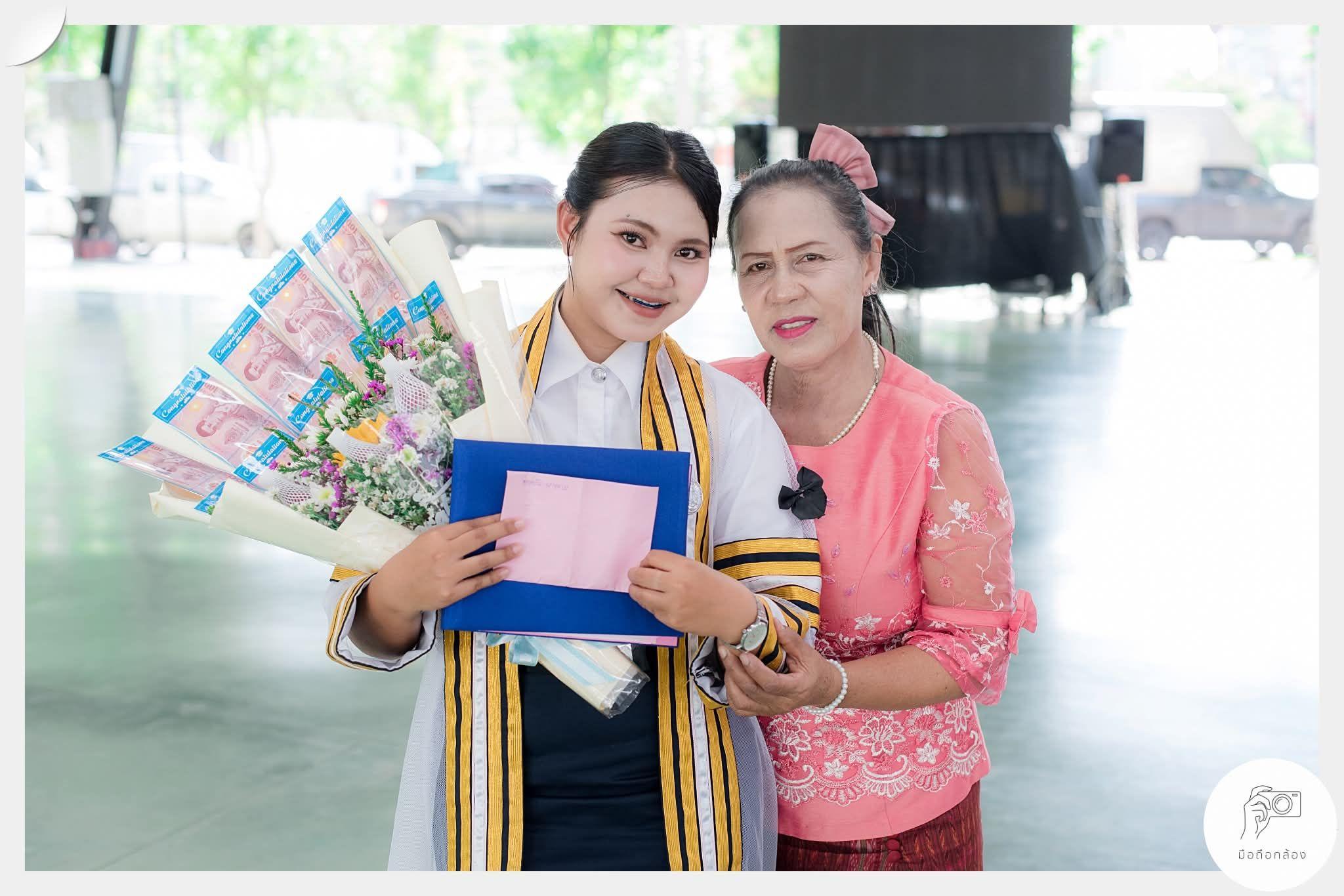 ผลงานรับปริญญา มหาวิทยาลัยราชภัฏสวนสุนันทา โดย มือถือกล้อง ภาพที่ 16