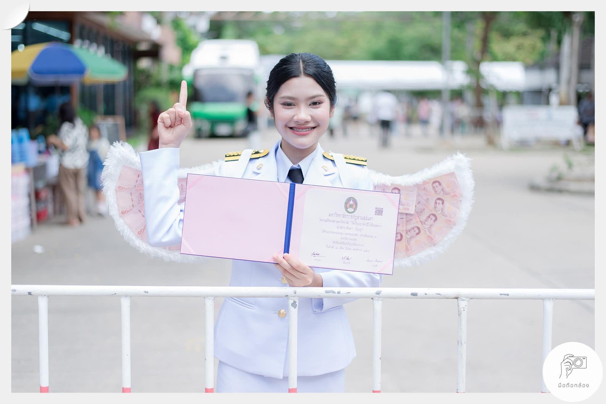 ผลงานรับปริญญา มหาวิทยาลัยราชภัฏสวนสุนันทา โดย มือถือกล้อง ภาพที่ 8