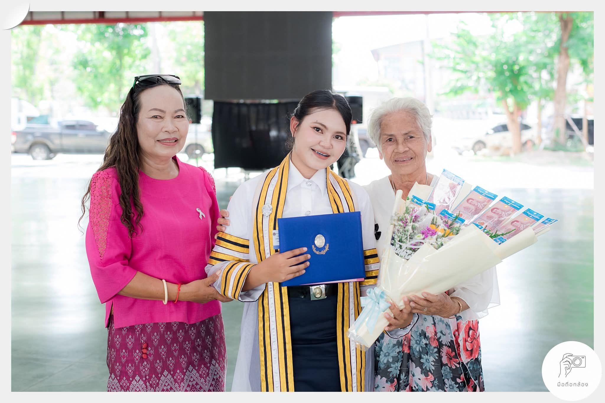 ผลงานรับปริญญา มหาวิทยาลัยราชภัฏสวนสุนันทา โดย มือถือกล้อง ภาพที่ 17