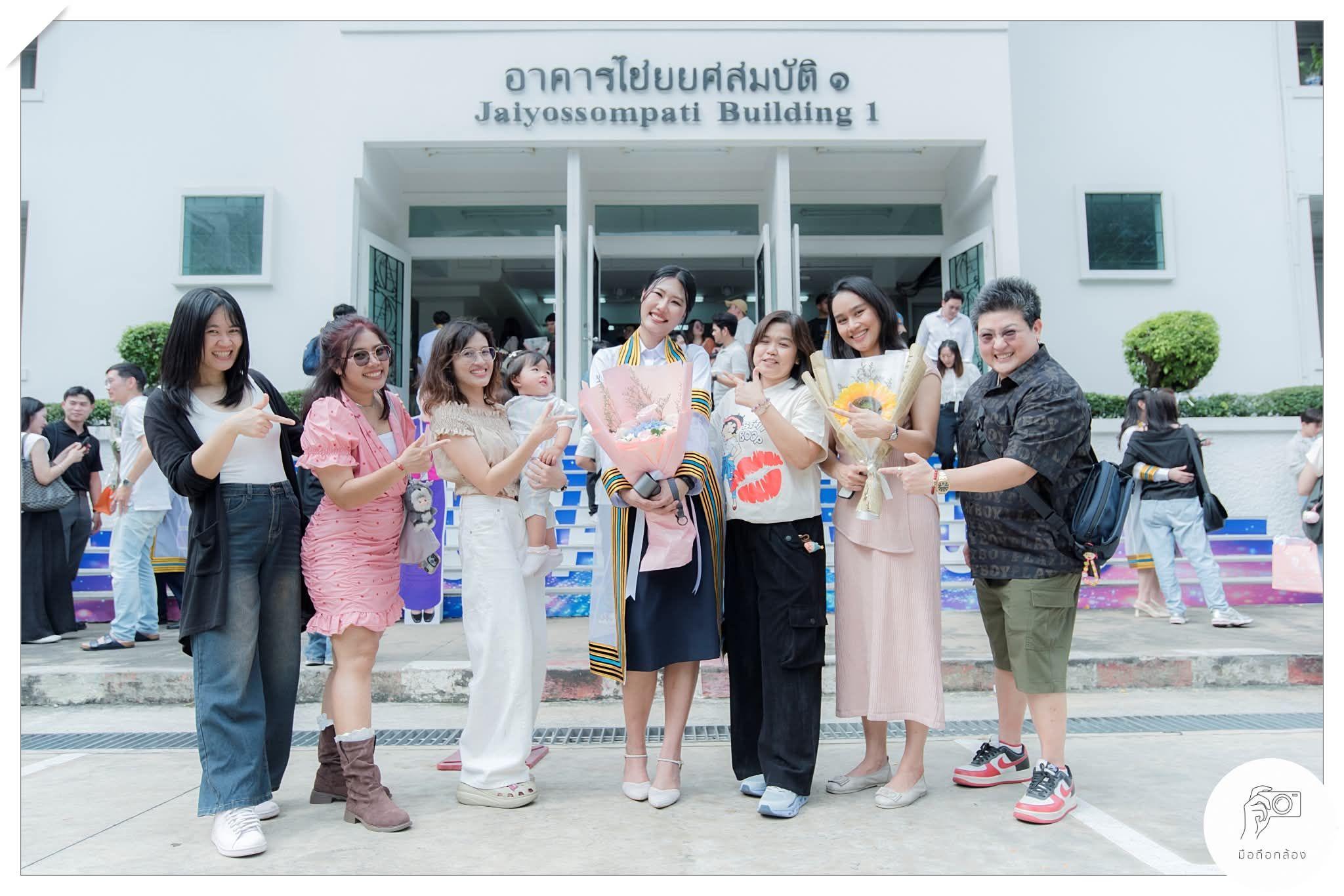 ผลงานรับปริญญา จุฬาลงกรณ์มหาวิทยาลัย โดย มือถือกล้อง ภาพที่ 7